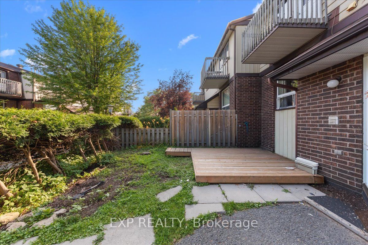 407 Montfort Street 9, Manor Park - Cardinal Glen and Area, ON K1L 8G8 photo 3