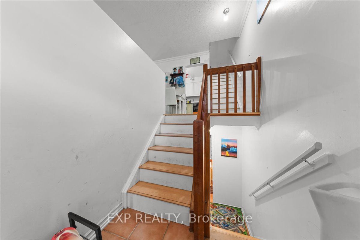 407 Montfort Street 9, Manor Park - Cardinal Glen and Area, ON K1L 8G8 photo 5