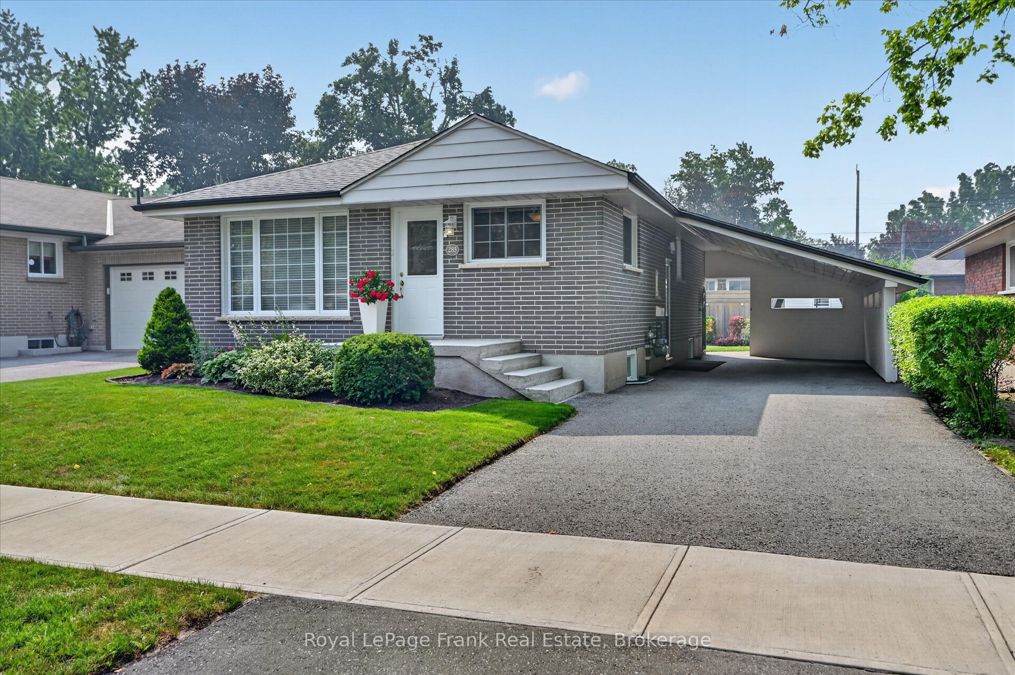 285 St Annes Crescent, Peterborough, ON K9H 5J3 photo 2