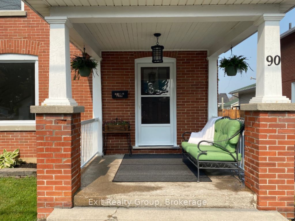 90 Byron Street, Quinte West, ON K8V 2Y2 photo 3