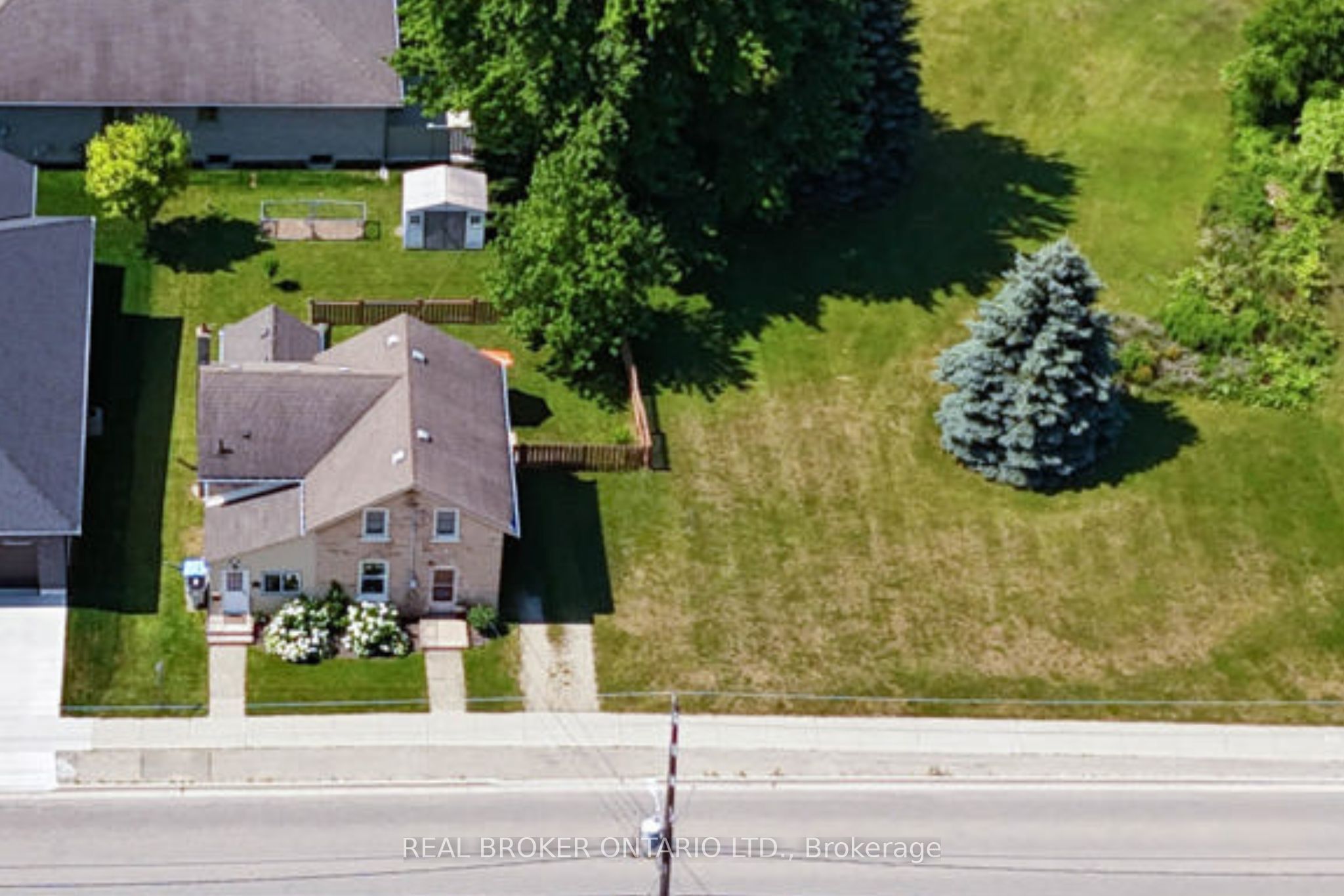 520 Elma Street W, North Perth, ON N4W 1W3 photo 2