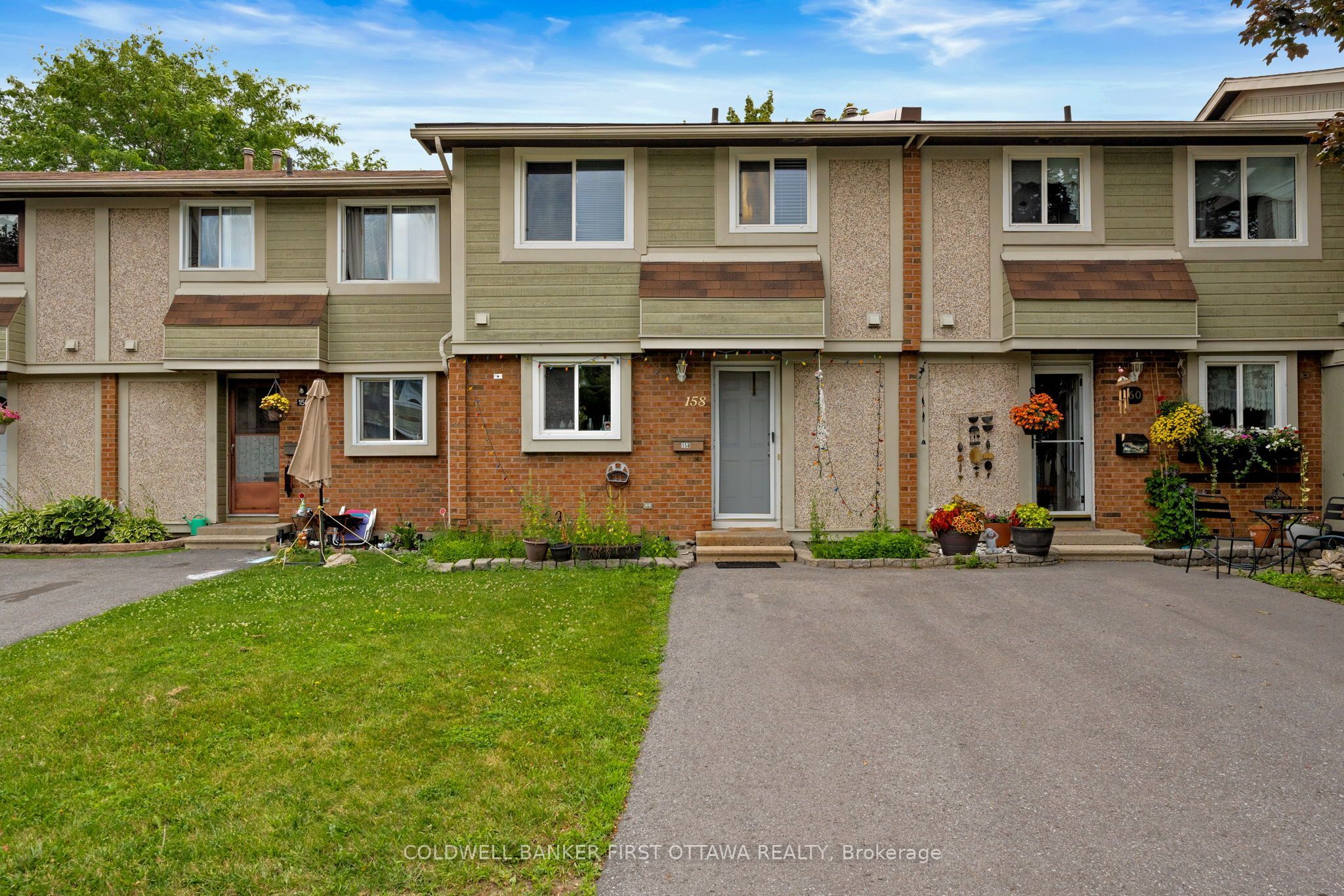 158 Barrow Crescent 19, Kanata, ON K2L 2J1 photo 2