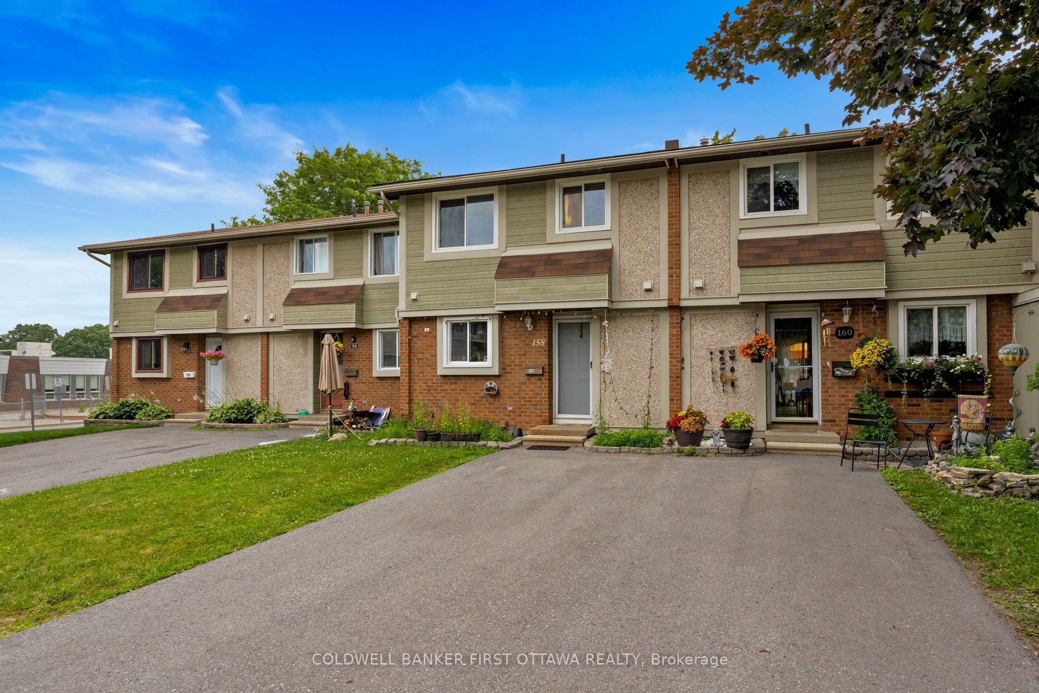 158 Barrow Crescent 19, Kanata, ON K2L 2J1 photo 4