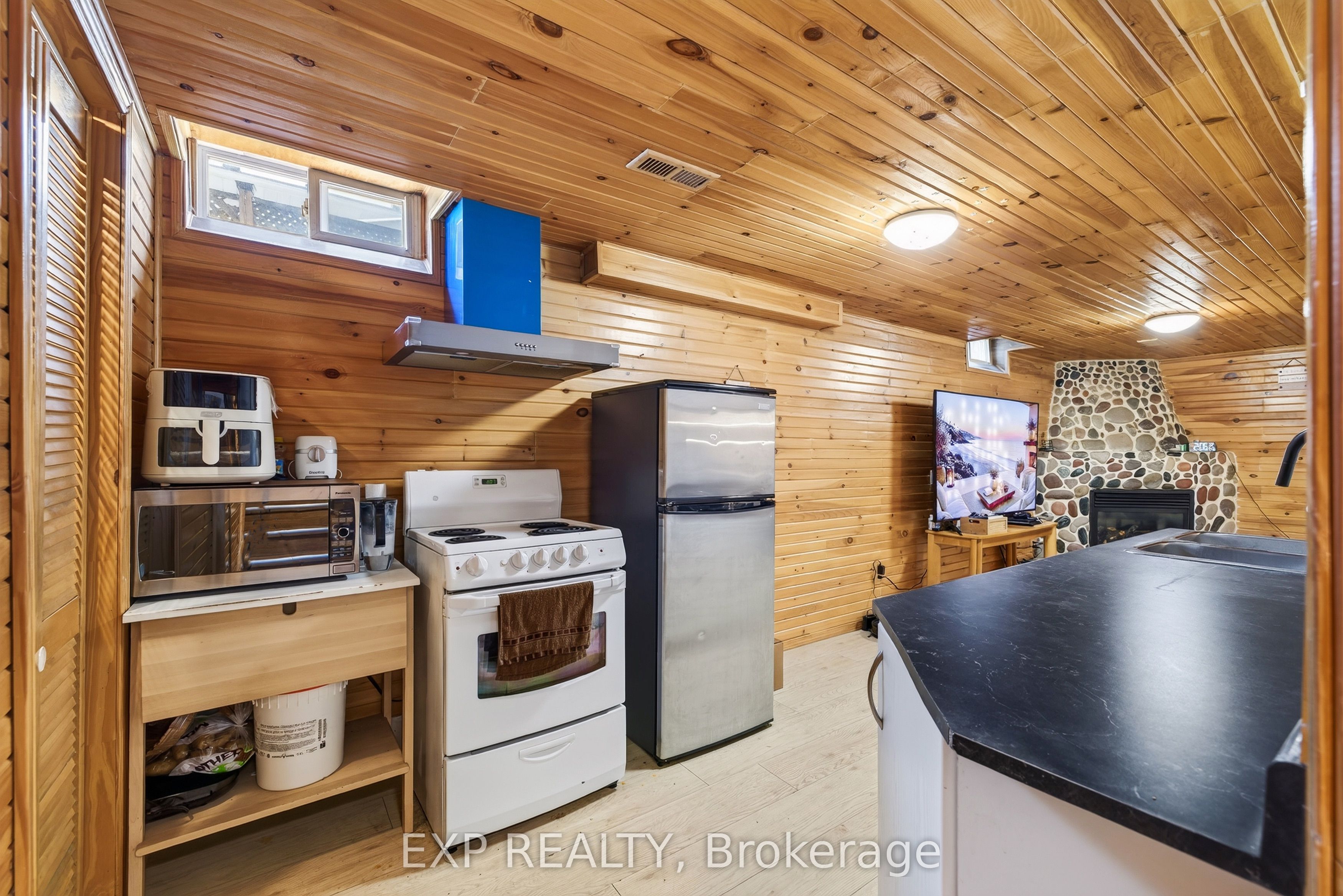 9 Holm Street, Cambridge, ON N3C 3N3