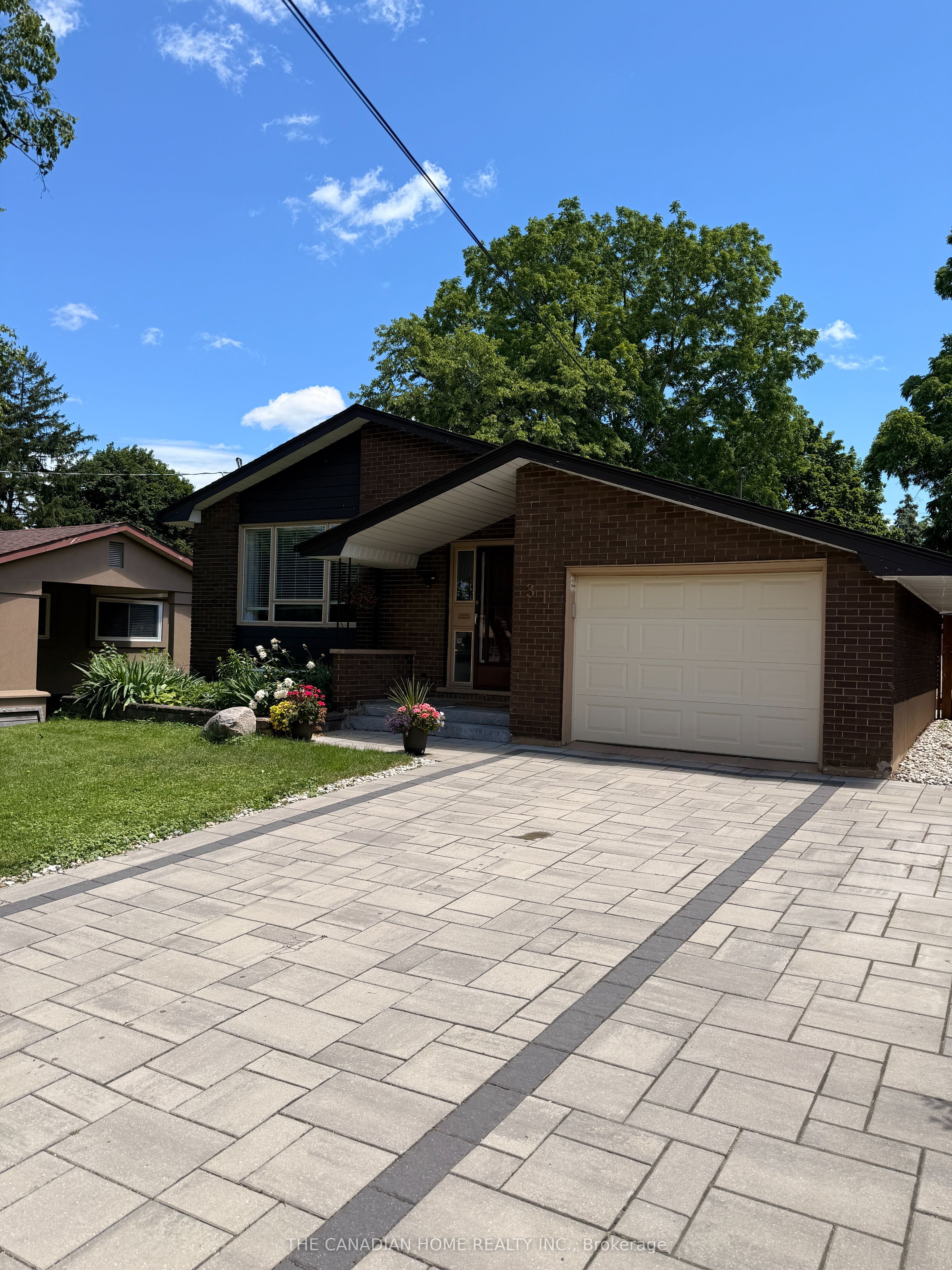 31 Brenlyn Court UPPER, Hamilton, ON L9C 4N8