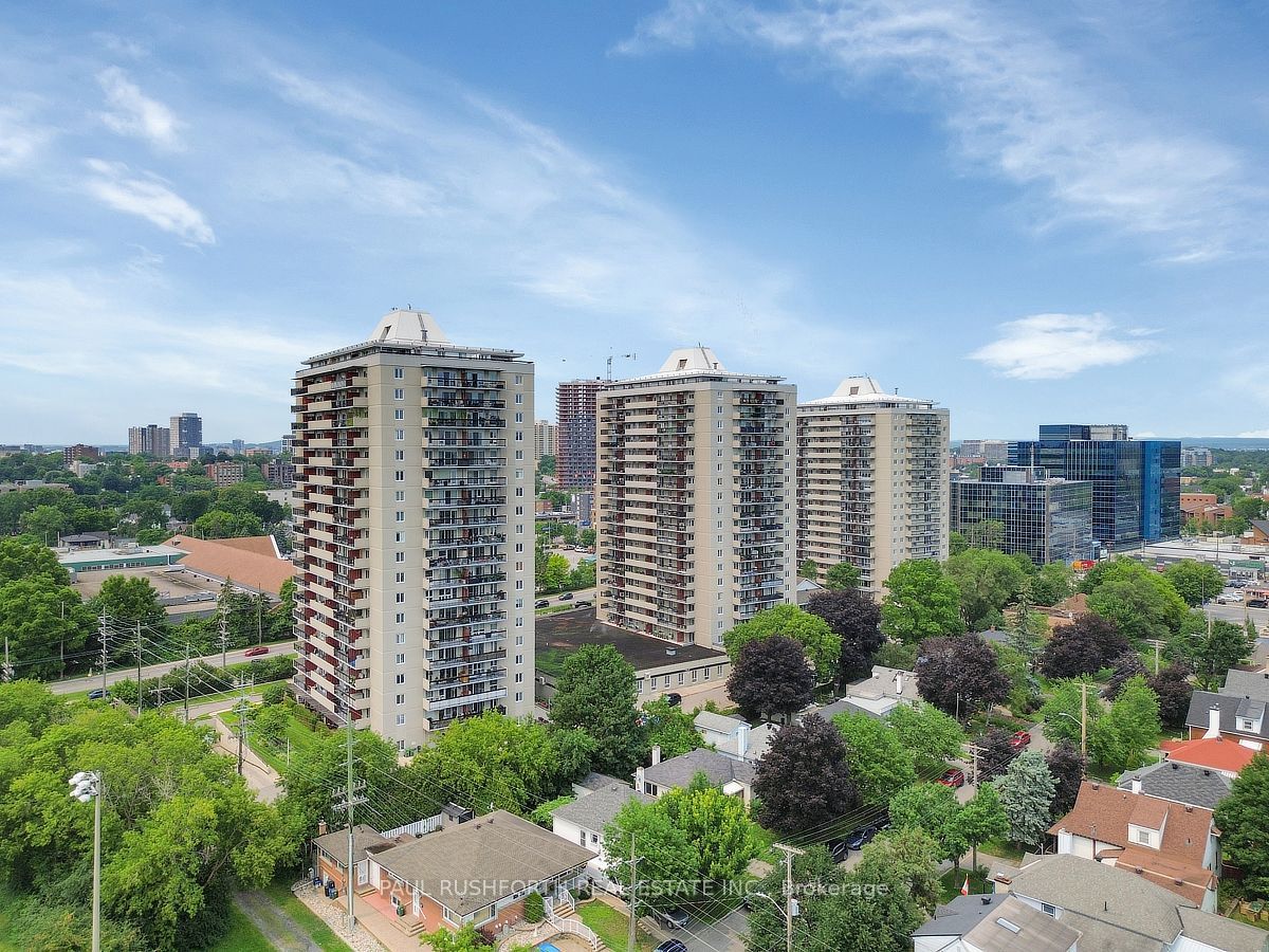 158 B Mcarthur Avenue 1702, Vanier and Kingsview Park, ON K1L 8C9