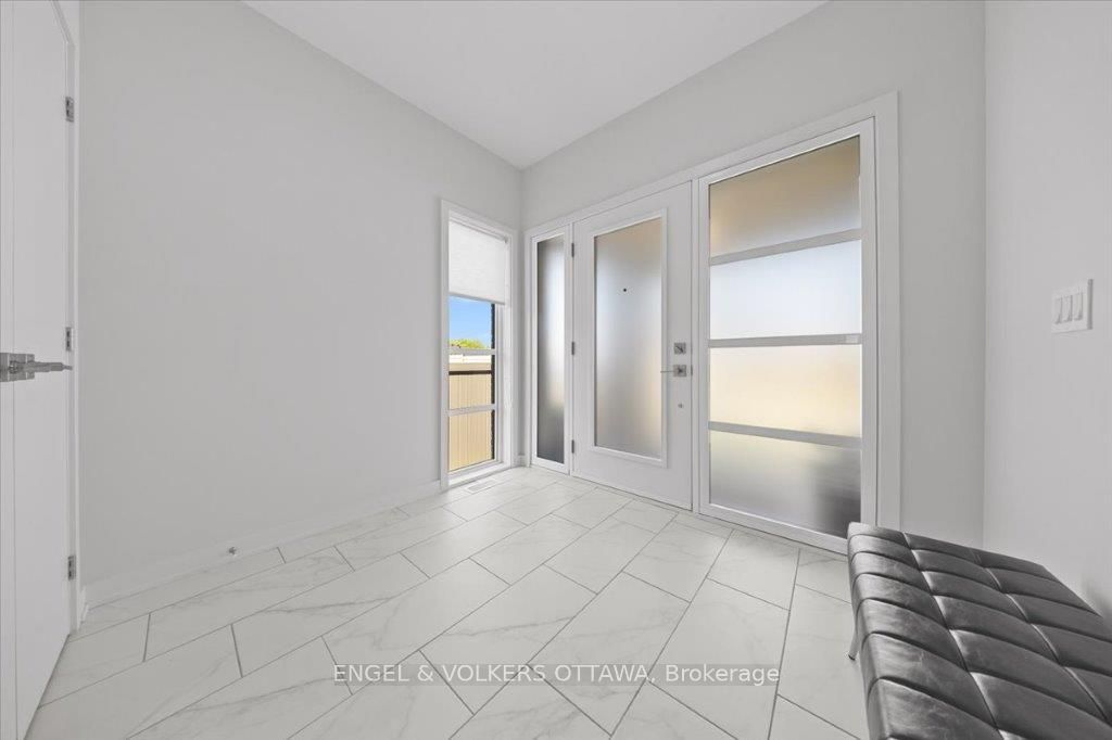 699 Honeydew Street, Blossom Park - Airport and Area, ON K1X 0K5 photo 3