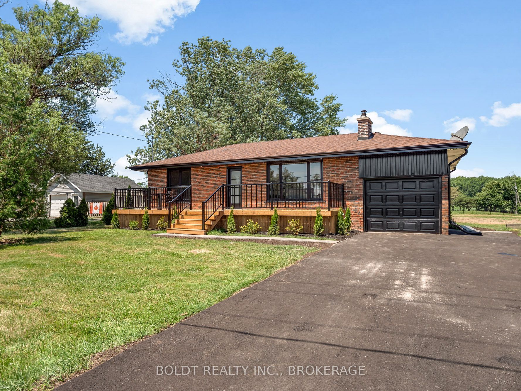 6221 Lyons Creek Road, Niagara Falls, ON L2G 0L9