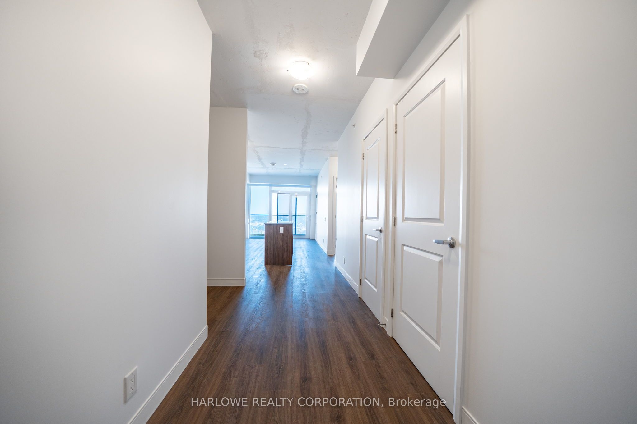 8 Hughson Street N 2910 B, Hamilton, ON L8R 0A9 photo 4