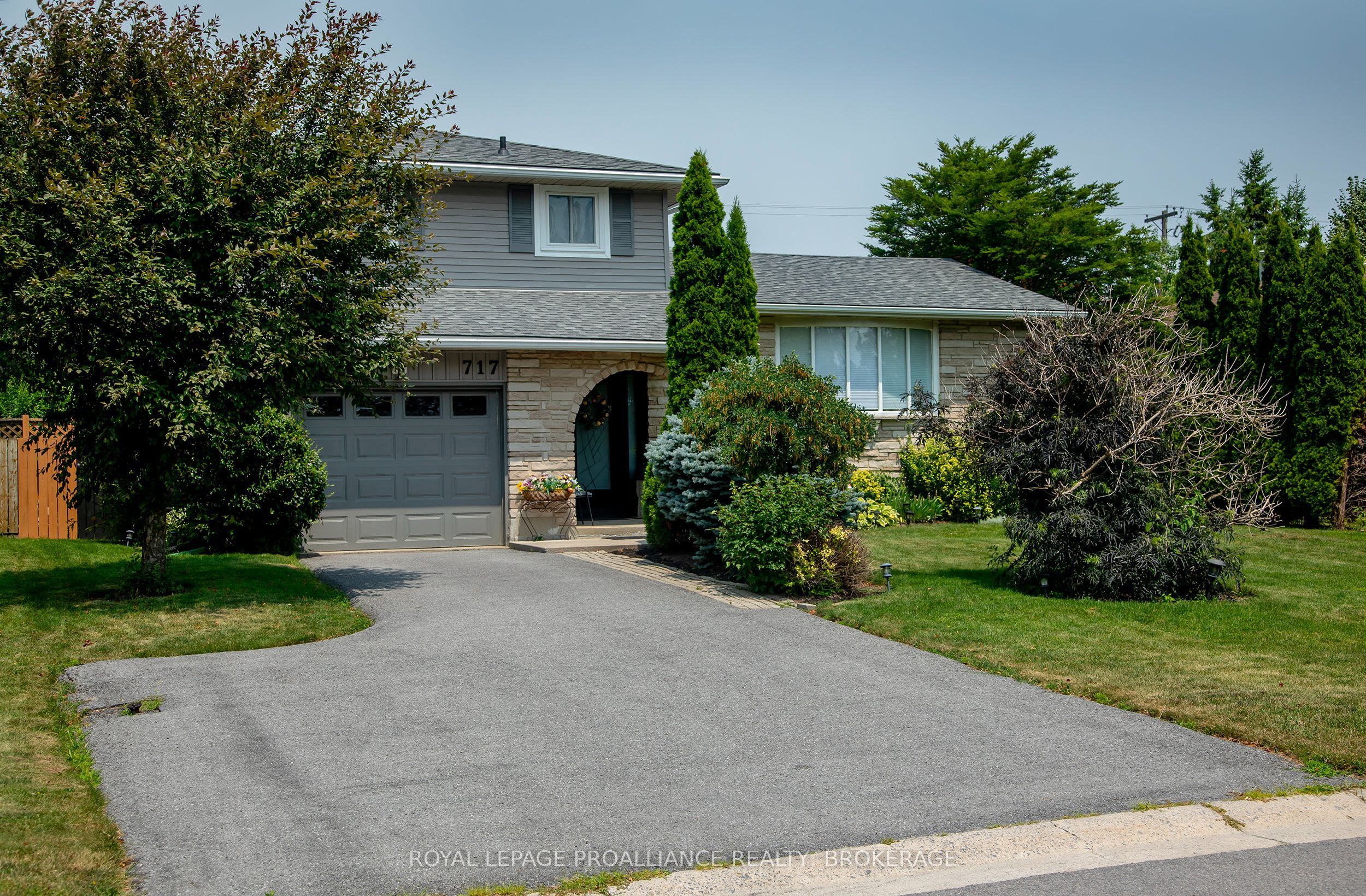 717 Laidlaw Crescent, Kingston, ON K7M 5M3