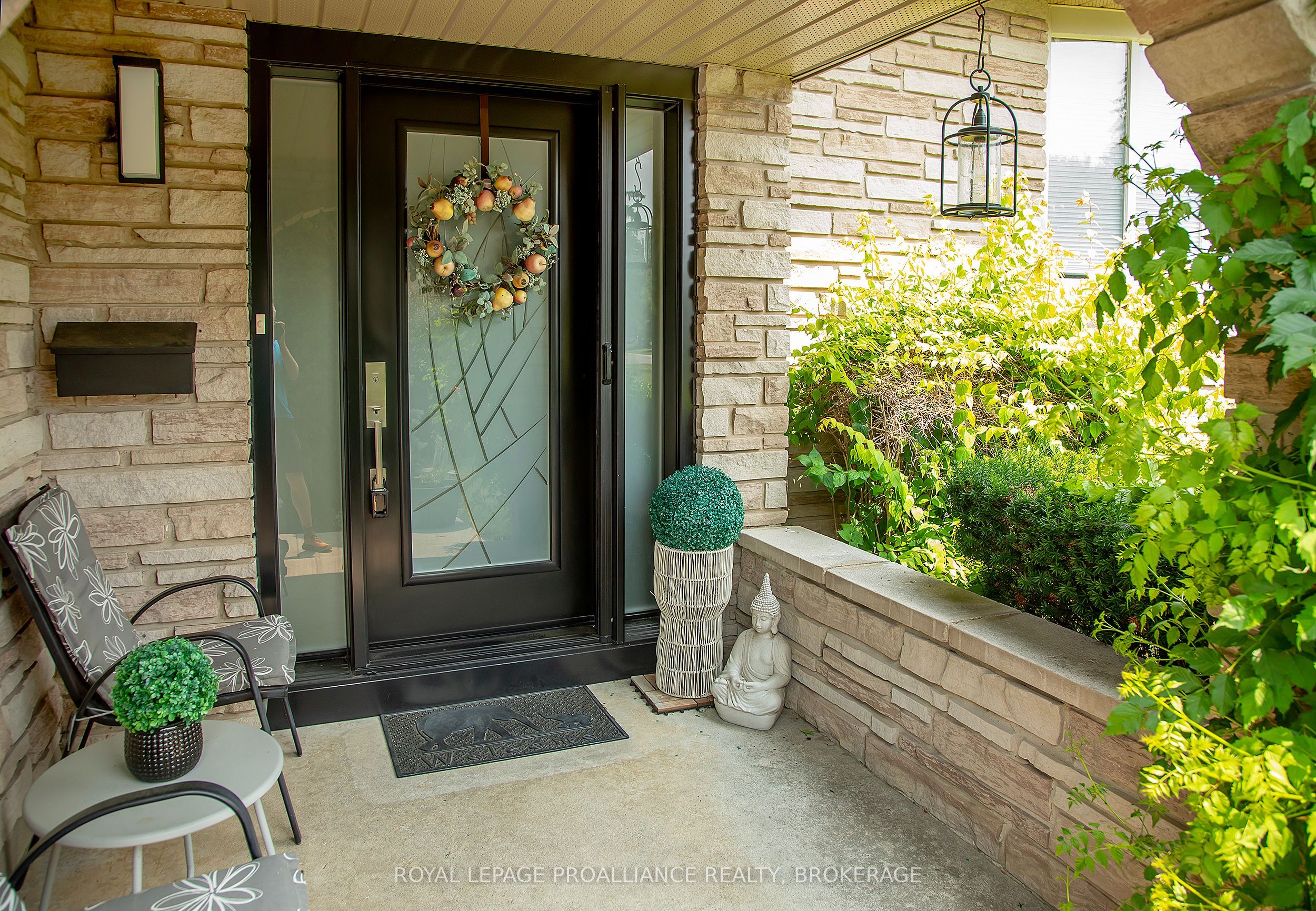 717 Laidlaw Crescent, Kingston, ON K7M 5M3 photo 2
