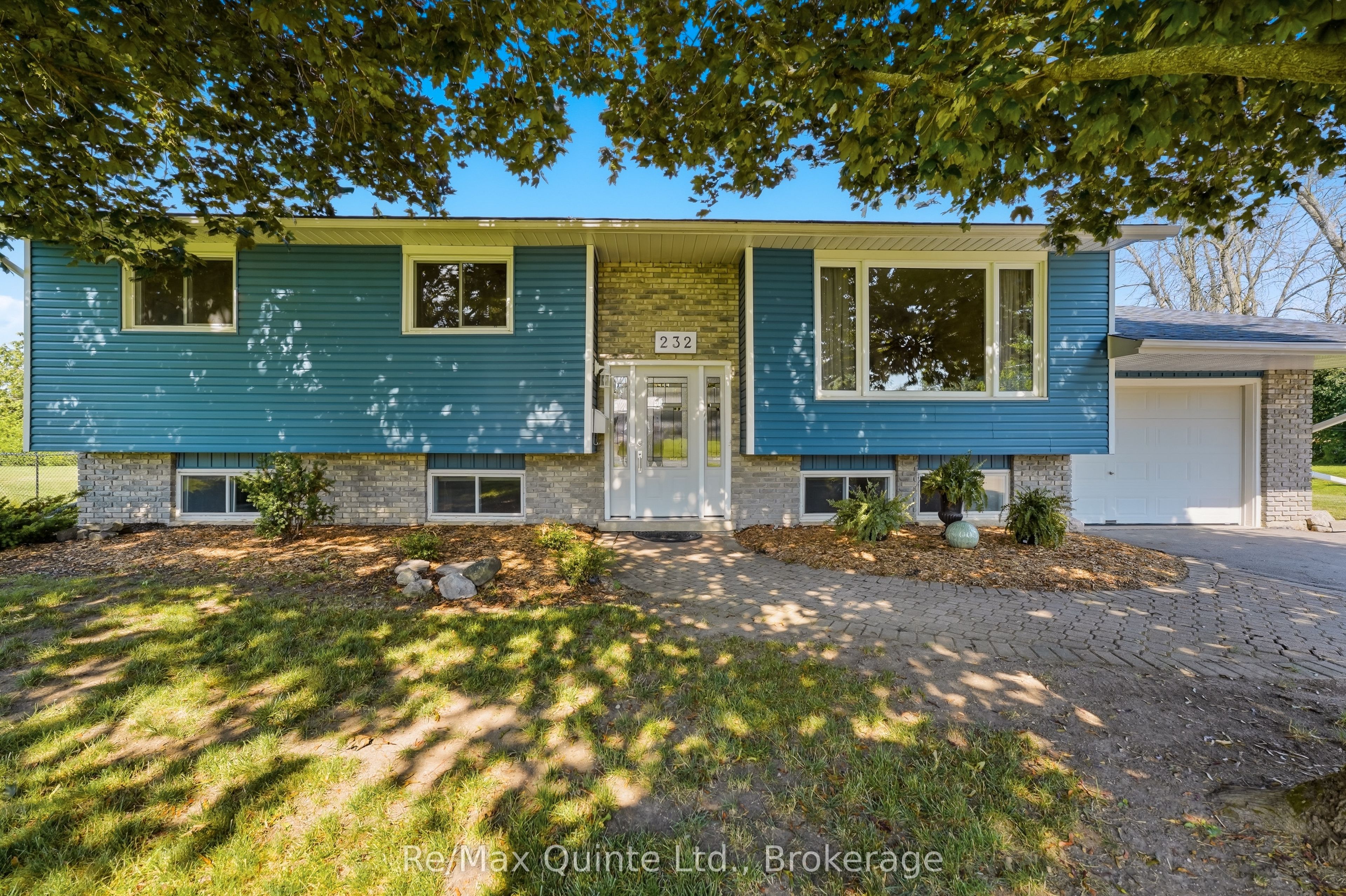 232 Colonial Road, Quinte West, ON K8R 1B9 photo 2