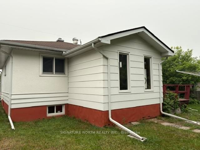 143 Matthews Street, Thunder Bay, ON P7A 3K8 photo 2