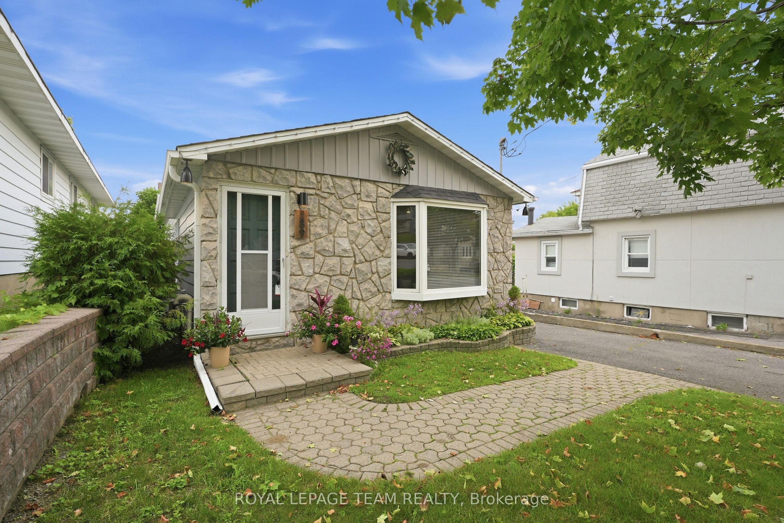 289 Montfort Street, Vanier and Kingsview Park, ON K1L 5N7 photo 2