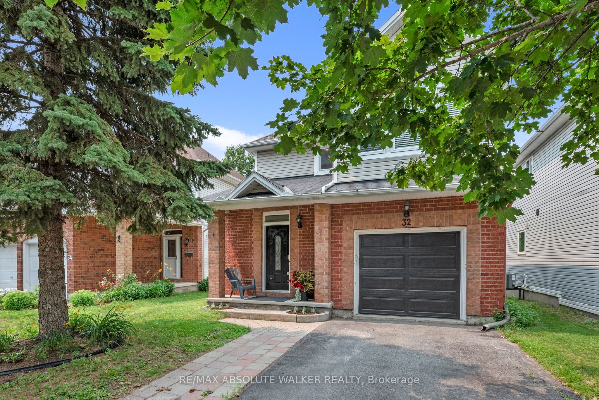 32 Roberge Crescent, Kanata, ON K2L 4G7 photo 2
