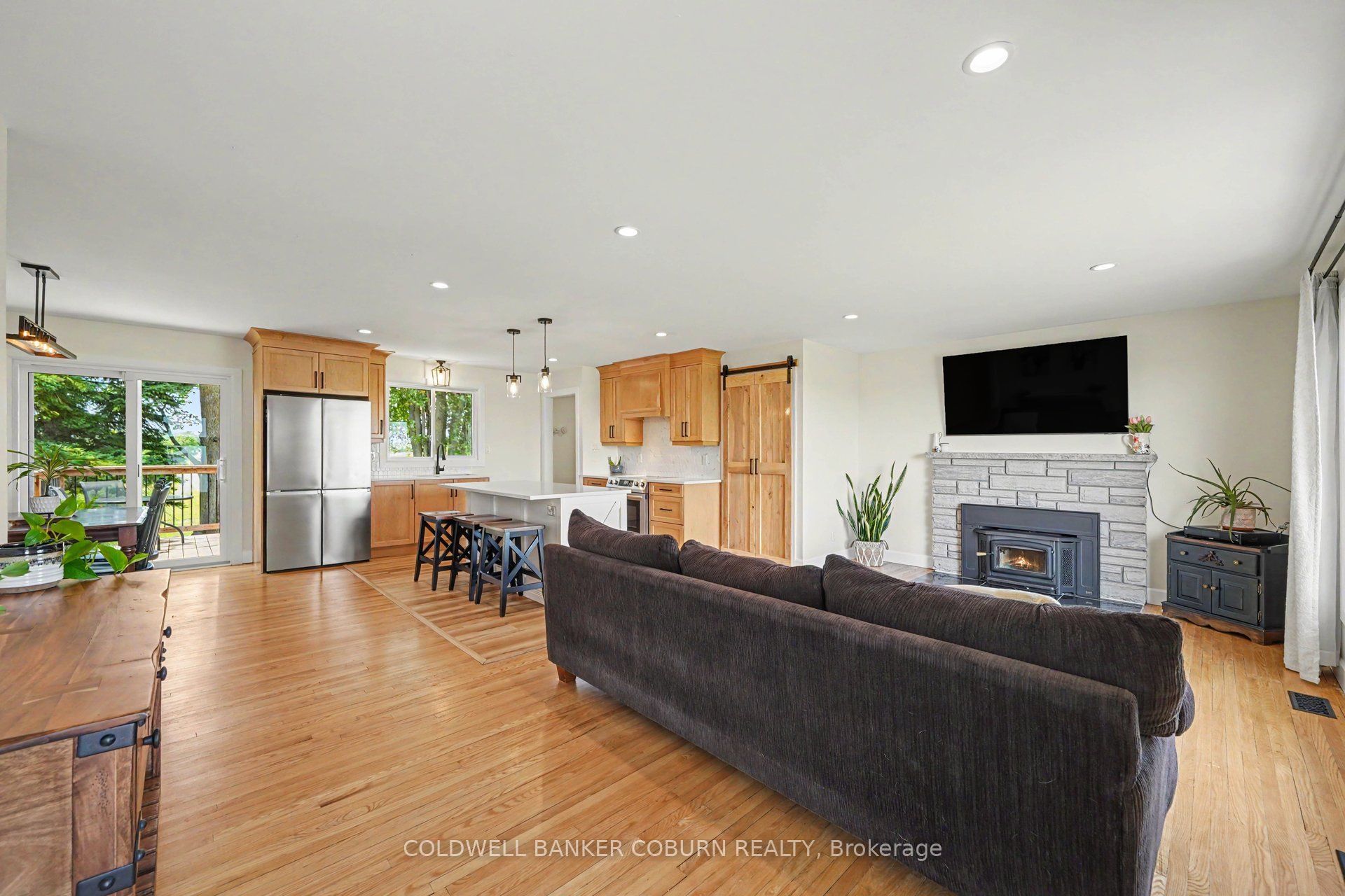 11895 Cloverdale Road, North Dundas, ON K0C 2K0 photo 3