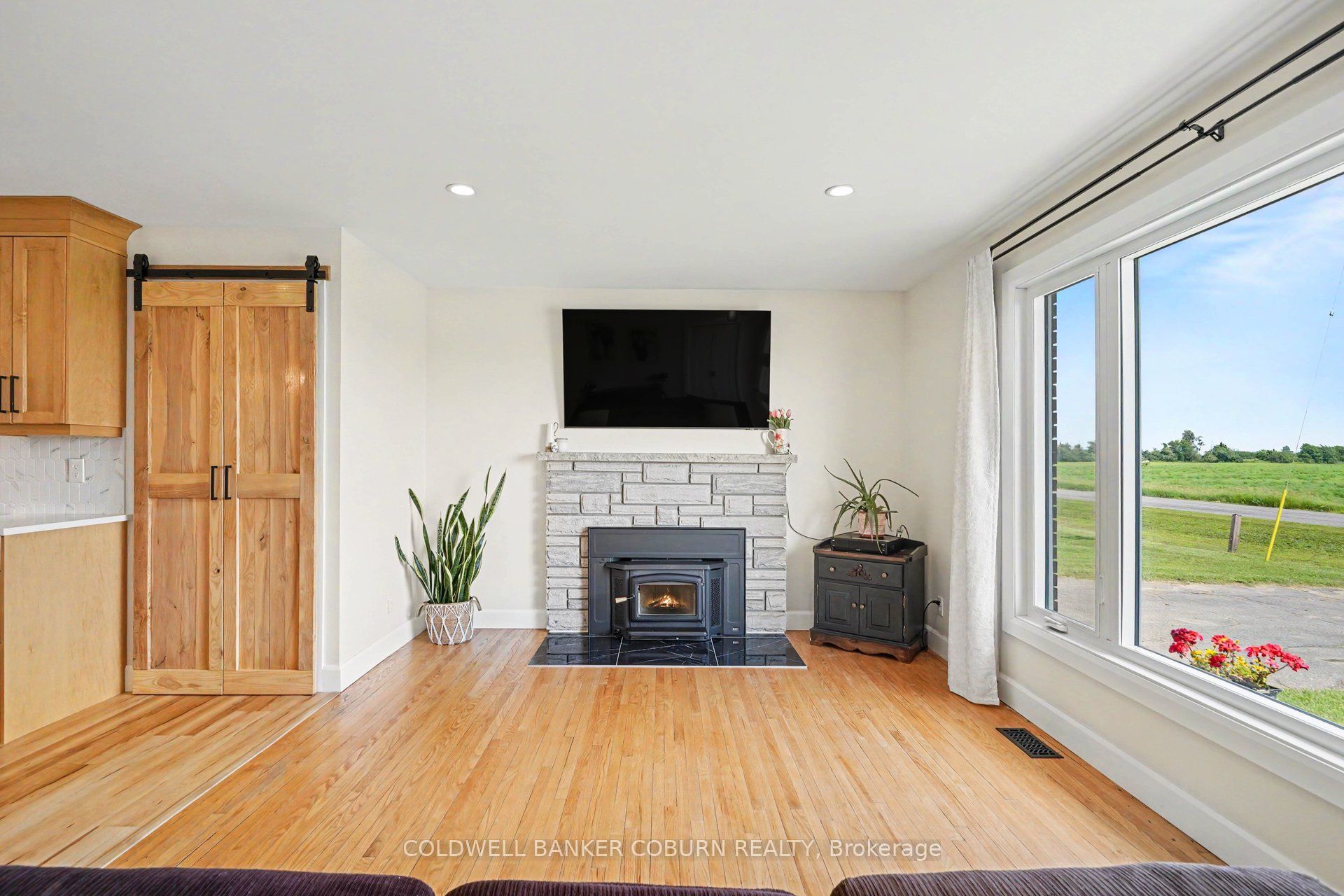 11895 Cloverdale Road, North Dundas, ON K0C 2K0 photo 5