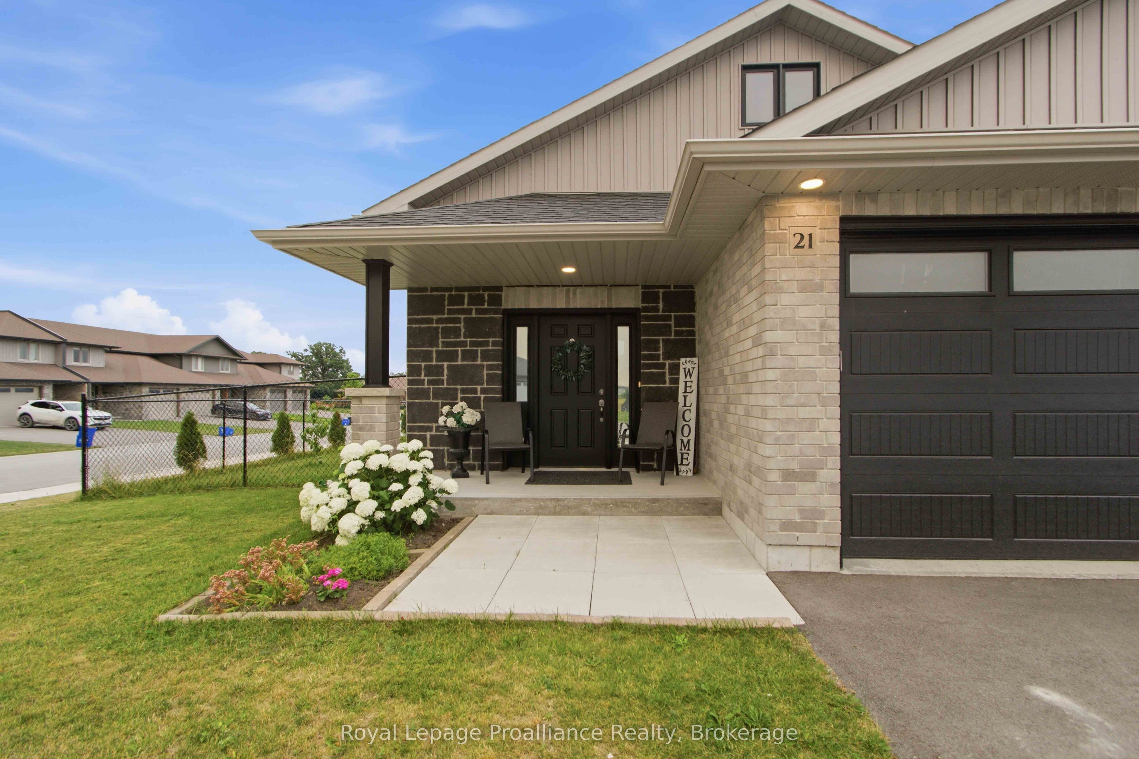 21 Cedar Park Crescent, Quinte West, ON K8V 0J1 photo 2