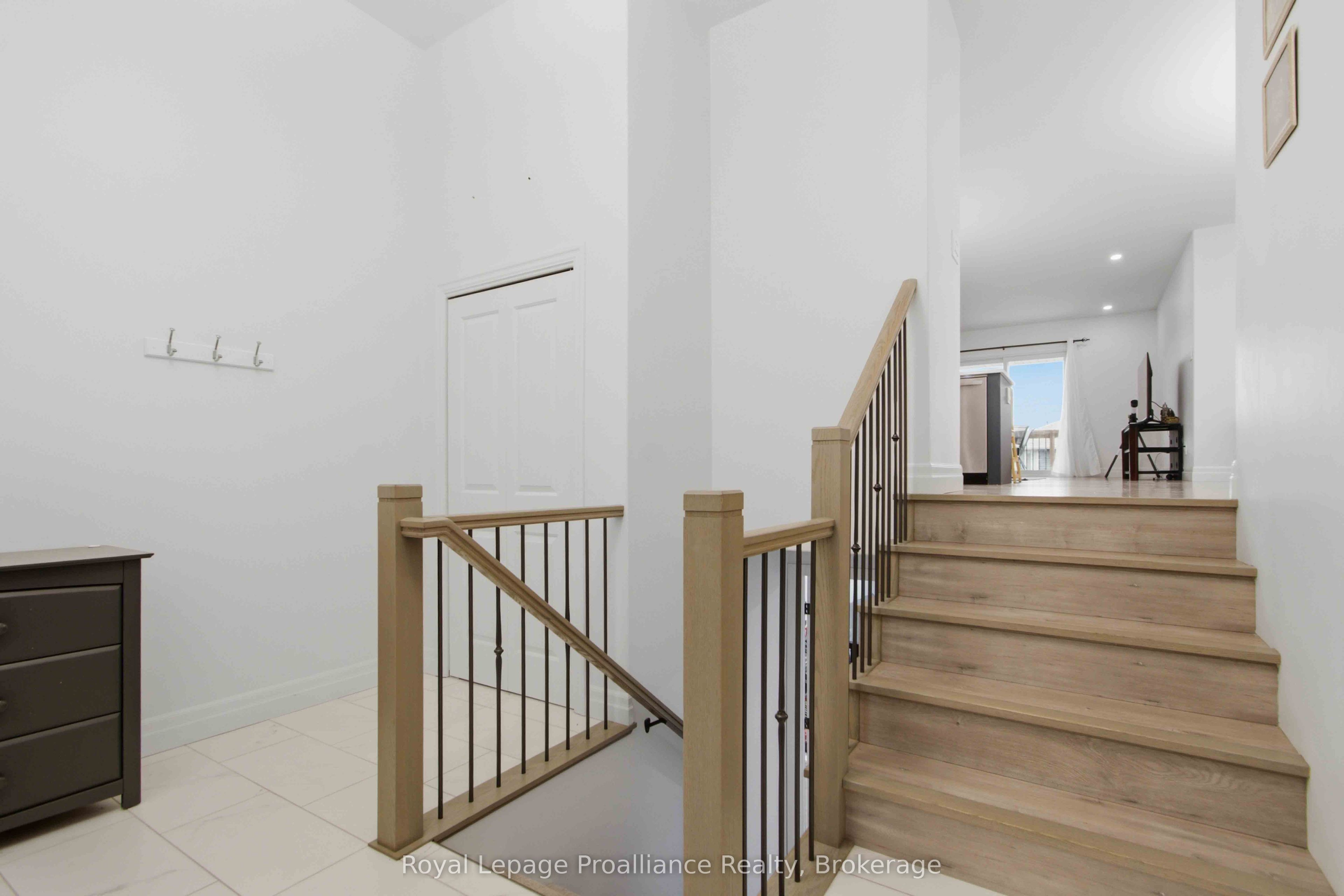 21 Cedar Park Crescent, Quinte West, ON K8V 0J1 photo 4