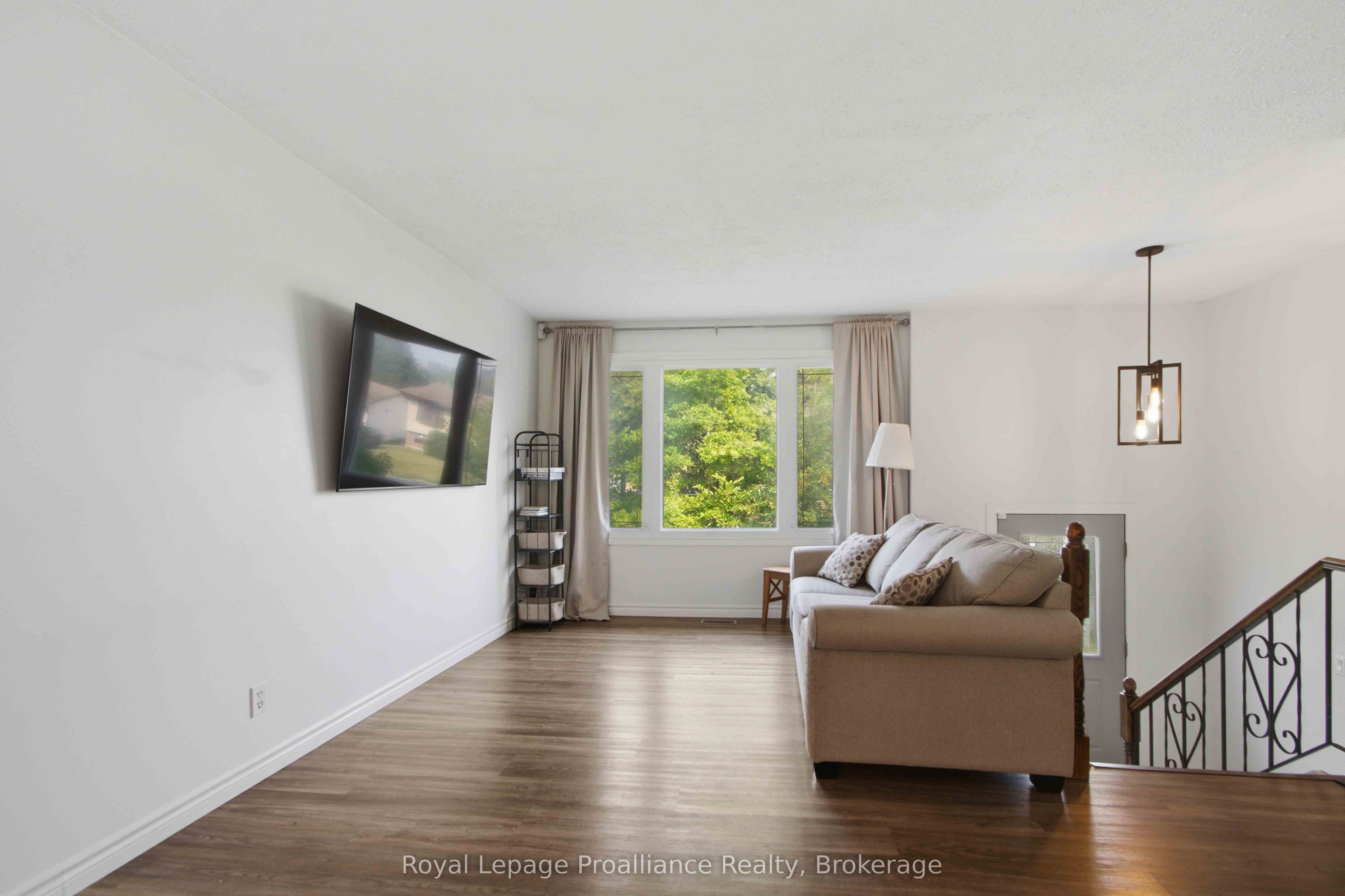 25 Radeski Street, Quinte West, ON K8V 6B6 photo 4