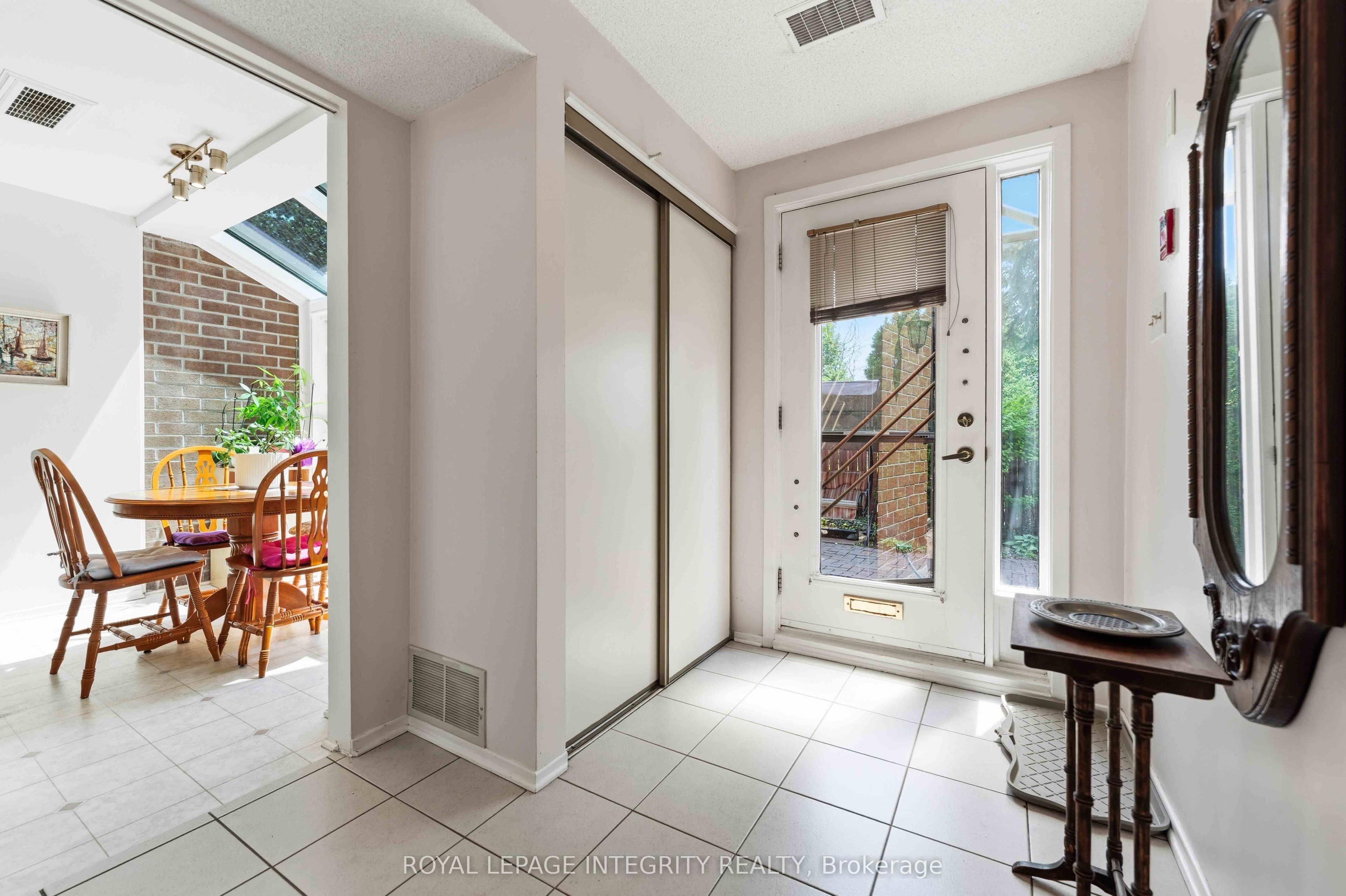100 Hillside Drive 27, Manor Park - Cardinal Glen and Area, ON K1K 4J1 photo 4