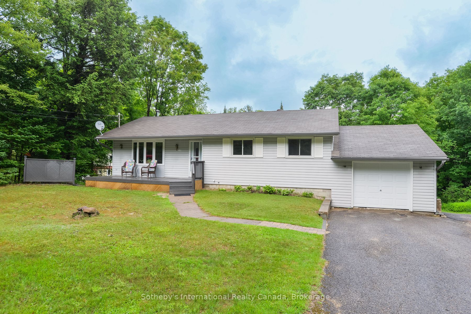 1048 Old Falkenburg Road, Bracebridge, ON P1L 1X4 photo 2