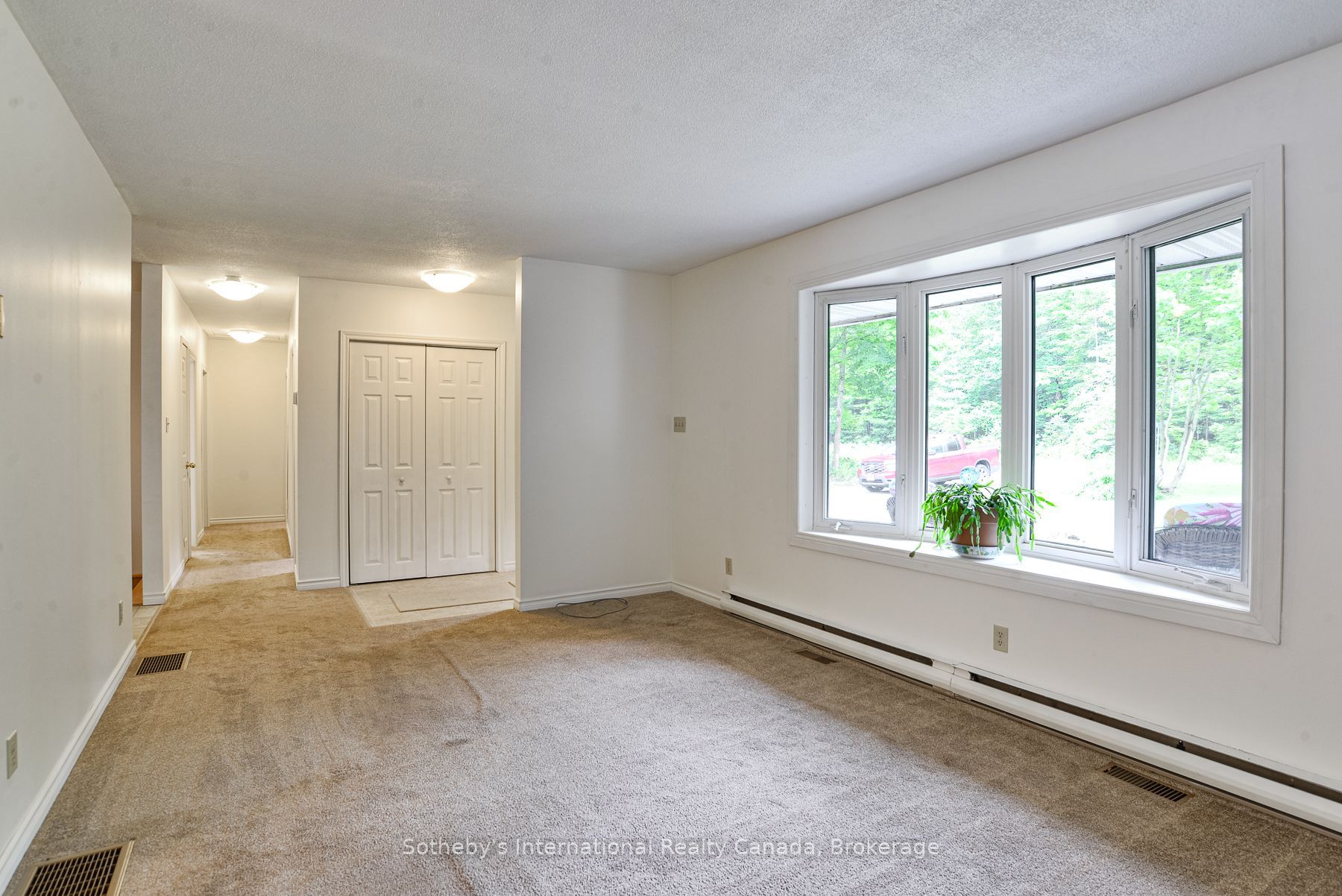1048 Old Falkenburg Road, Bracebridge, ON P1L 1X4 photo 4