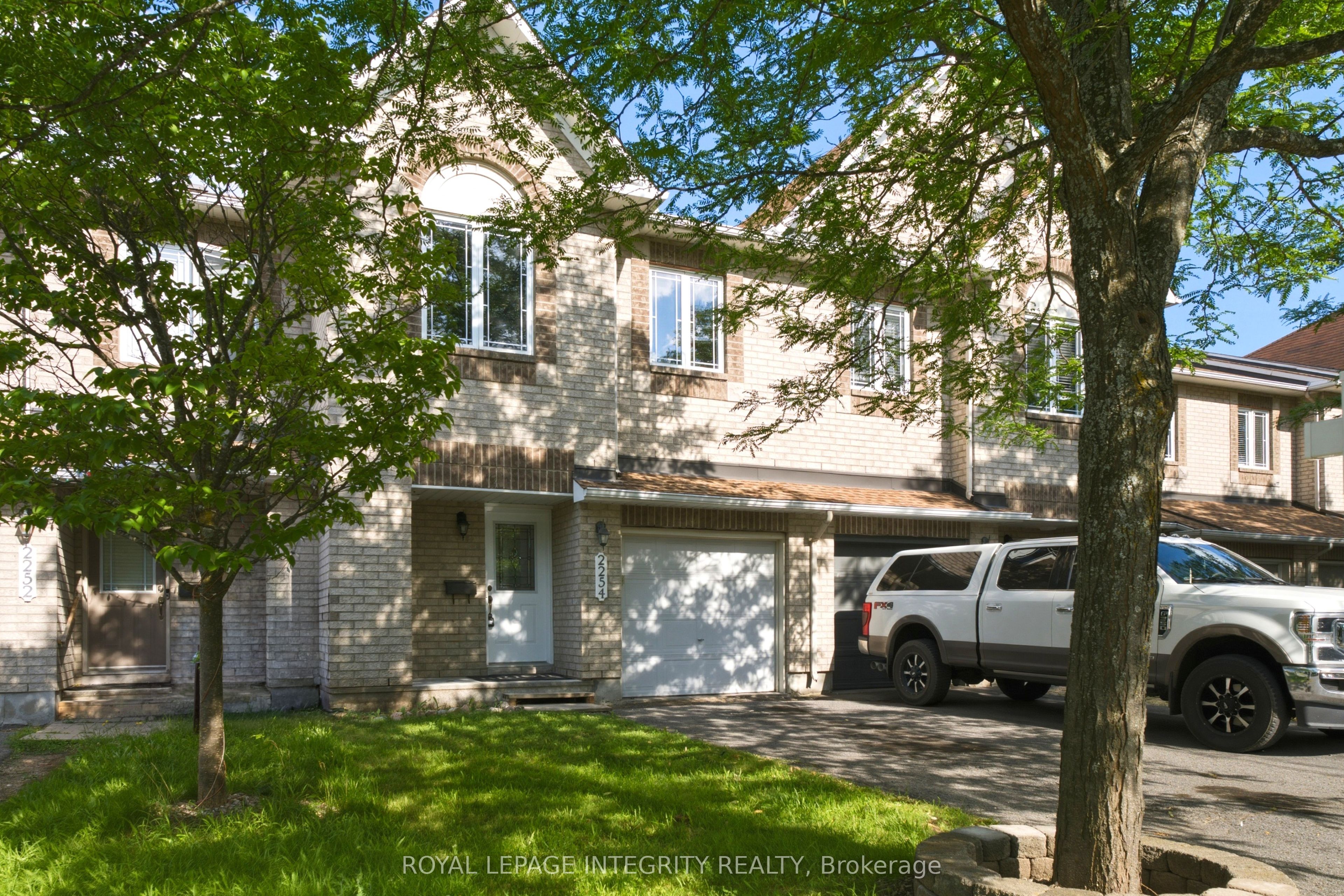 2254 SILVERADO Crescent, Orleans - Cumberland and Area, ON K4A 4V1 photo 2