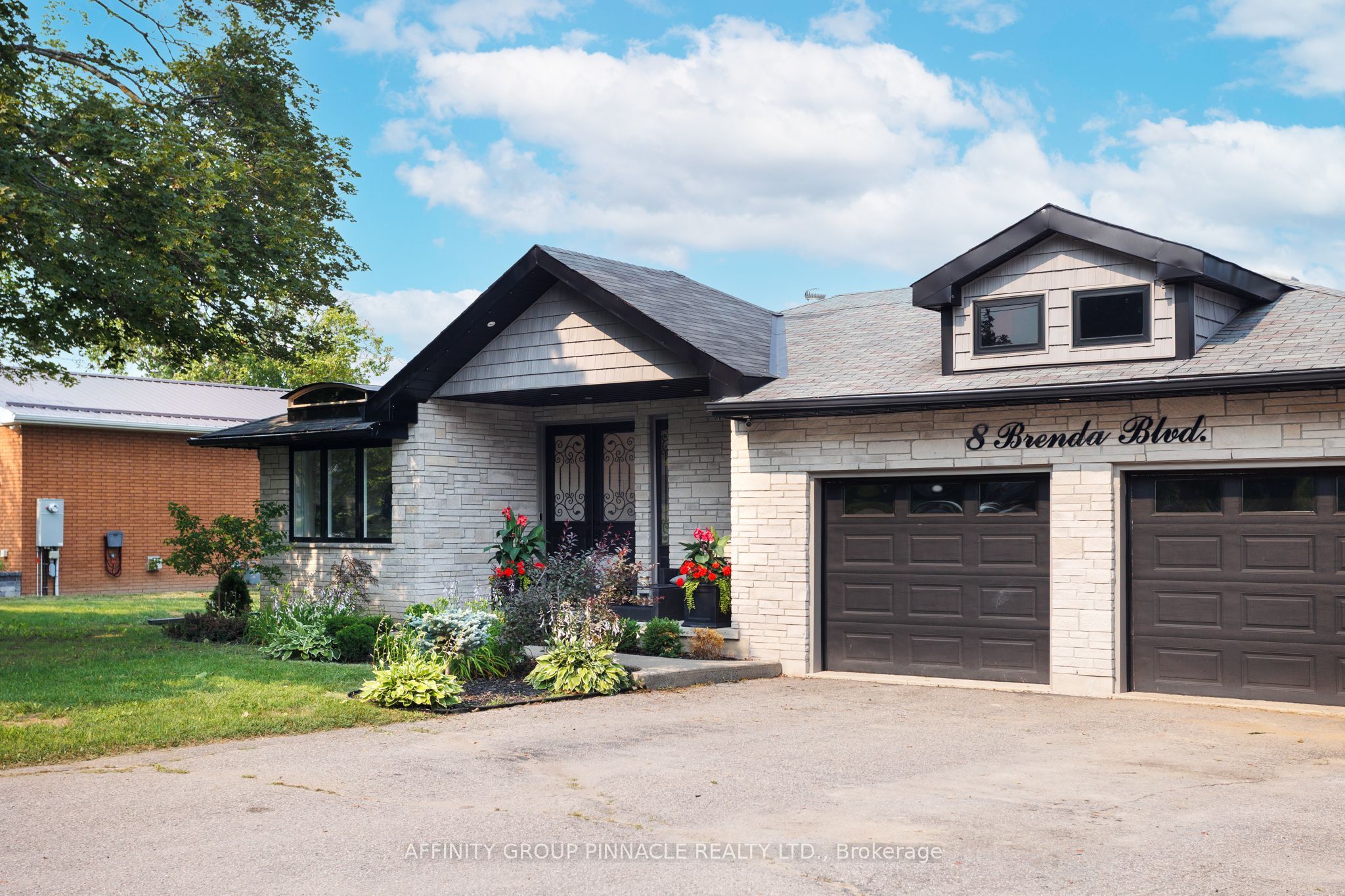 8 Brenda Boulevard, Kawartha Lakes, ON K0M 2M0 photo 2