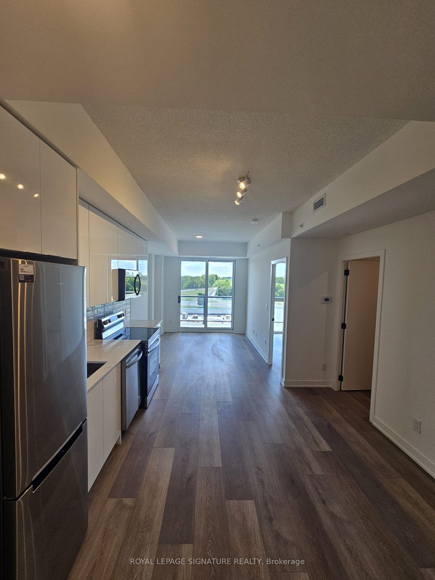 33 Erie Avenue 614, Brantford, ON N3S 0K7 photo 4