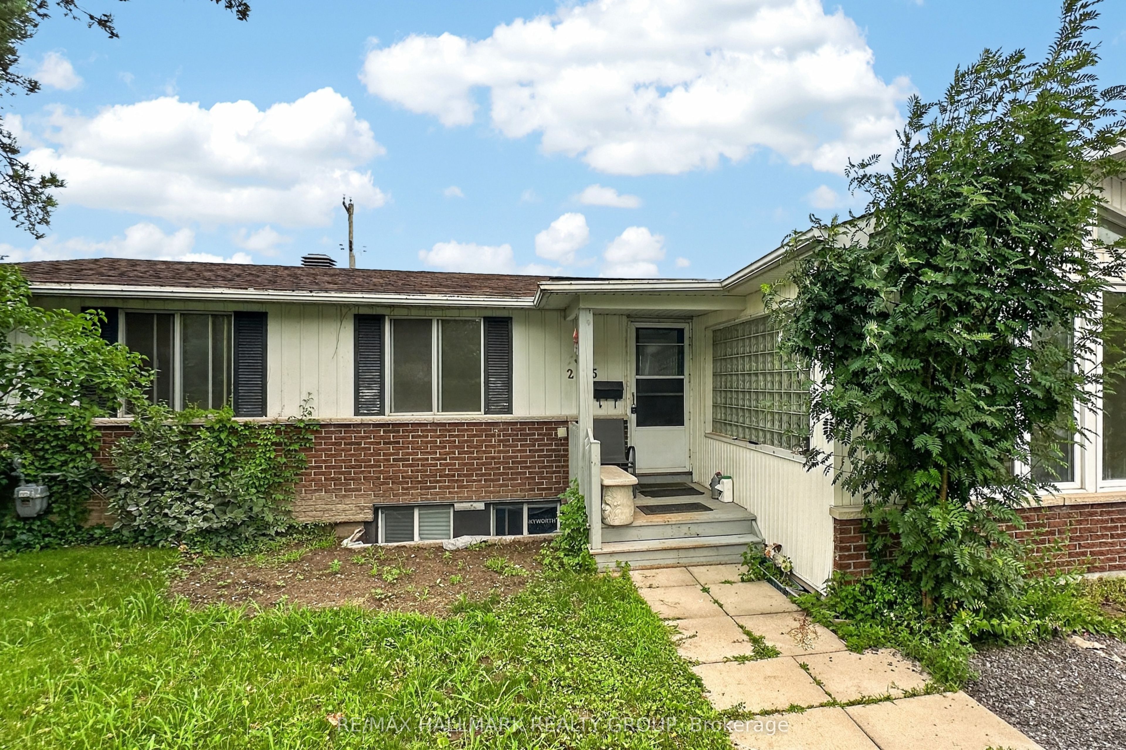 295 Amiens Street, Orleans - Cumberland and Area, ON K1E 1N3 photo 2
