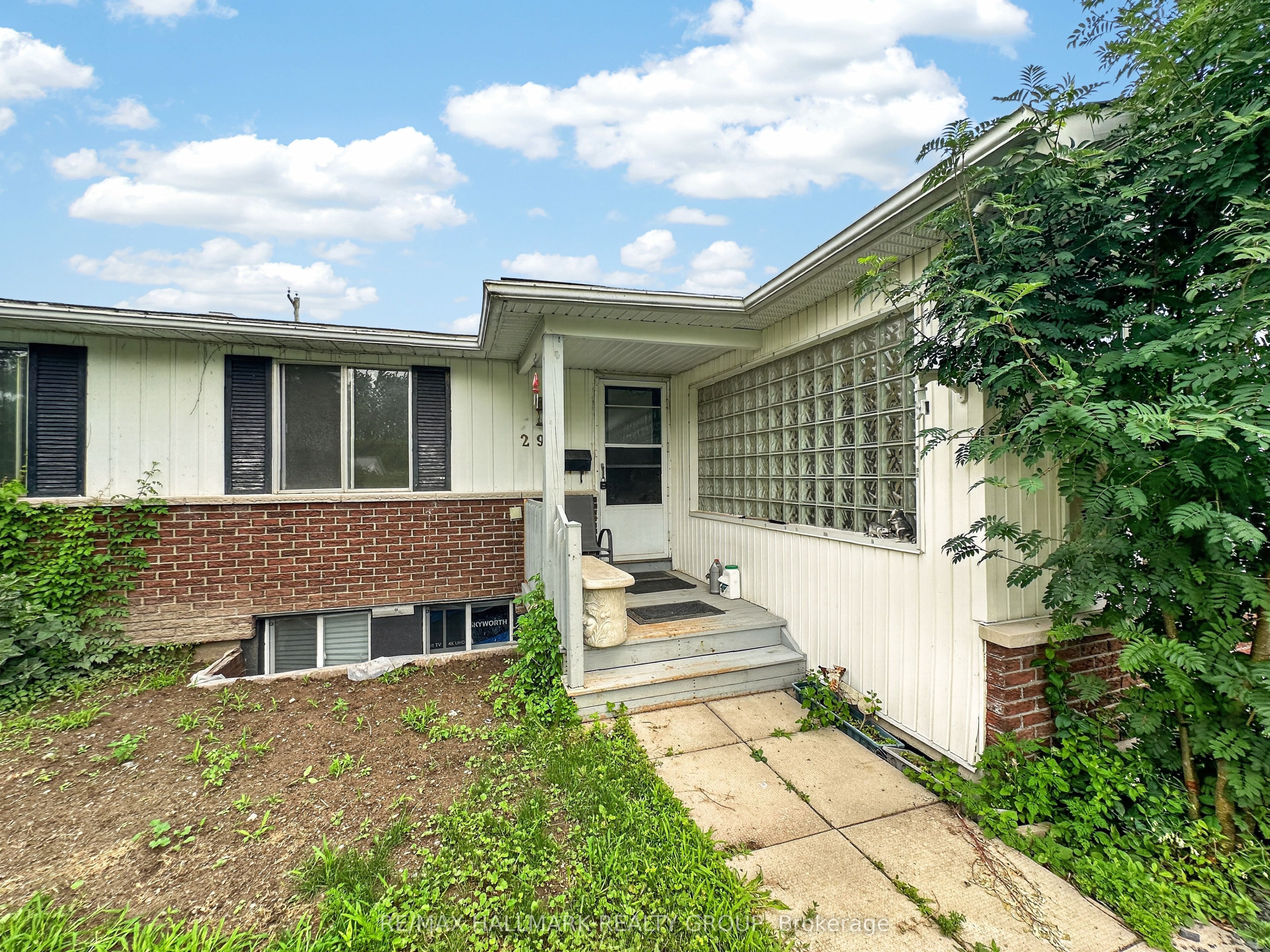 295 Amiens Street, Orleans - Cumberland and Area, ON K1E 1N3 photo 3