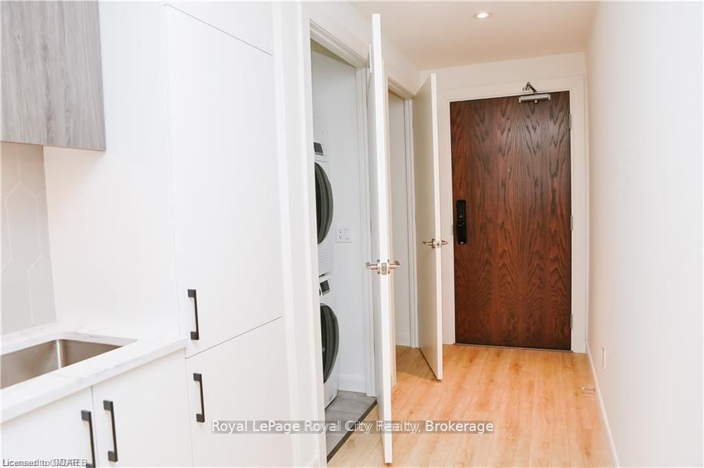 741 King Street W 1204, Kitchener, ON N2G 0E9