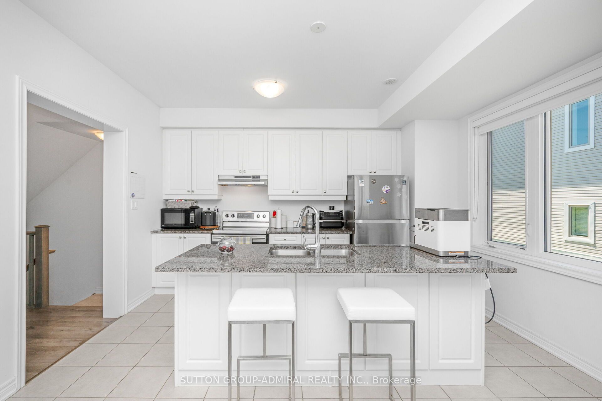 82 Hibiscus Lane, Hamilton, ON L8K 5J3