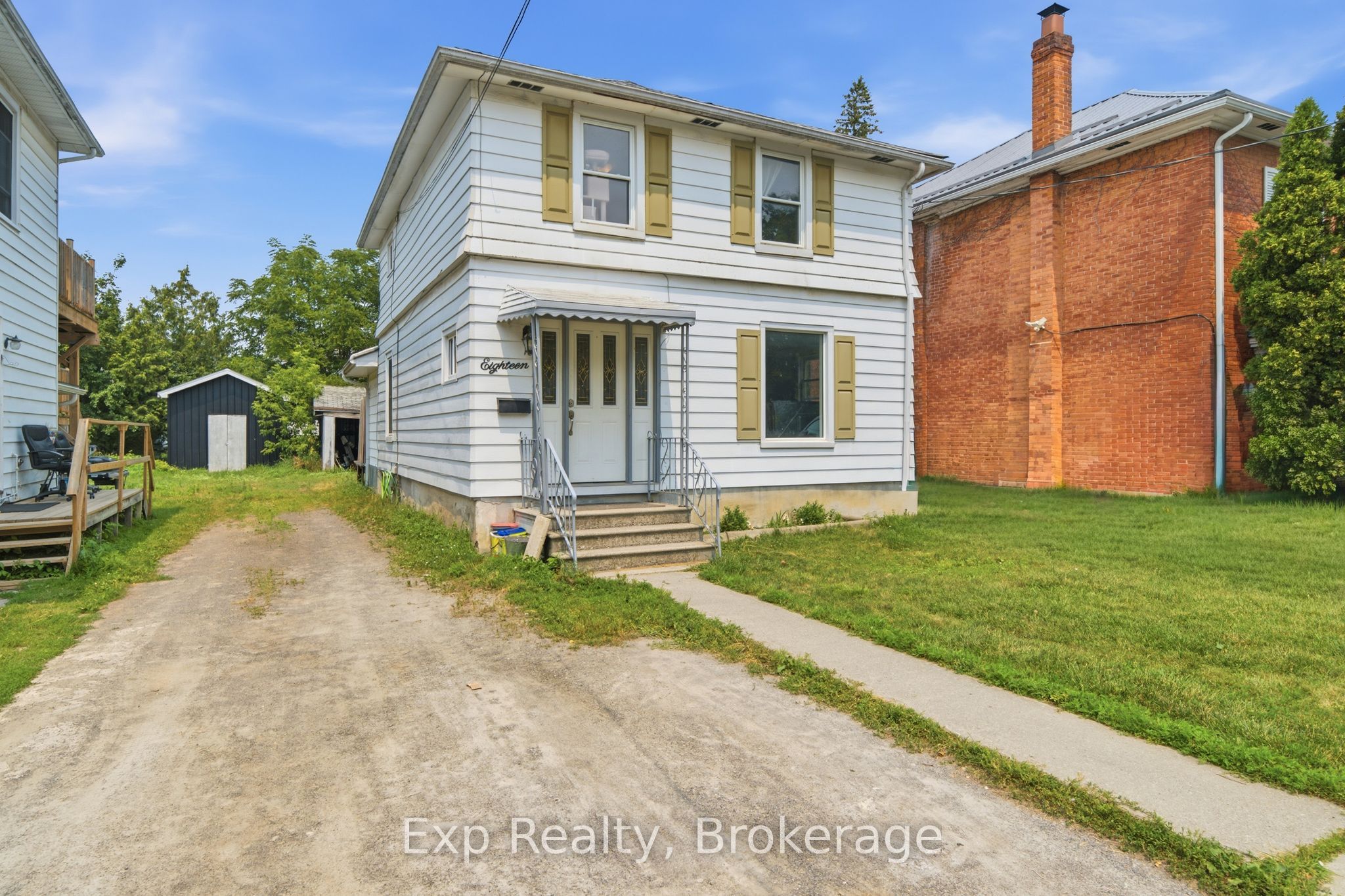 18 Charlotte Street, Belleville, ON K8P 1E2