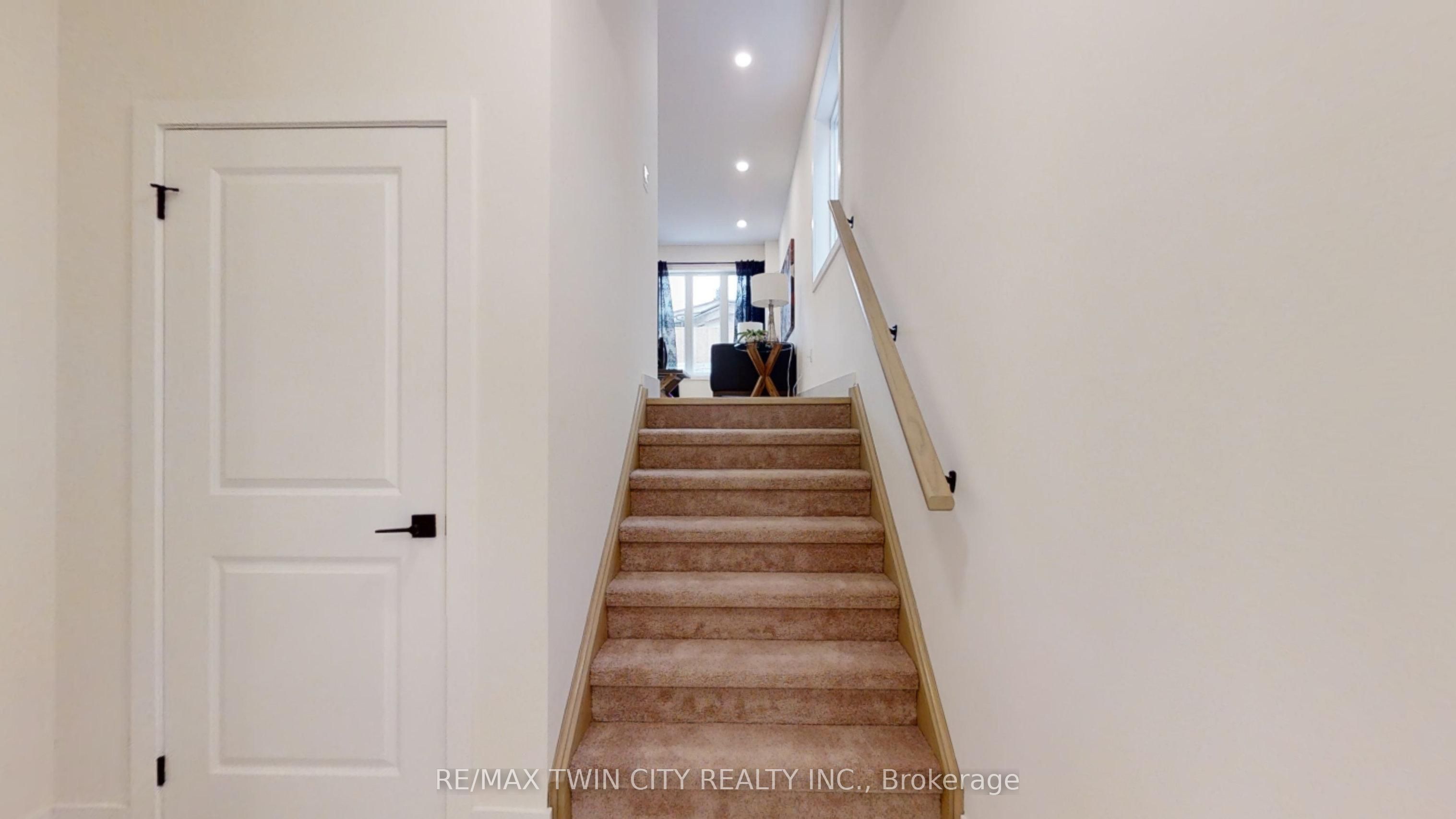 77 CHRISTOPHER Court, London South, ON N5X 3X4 photo 2
