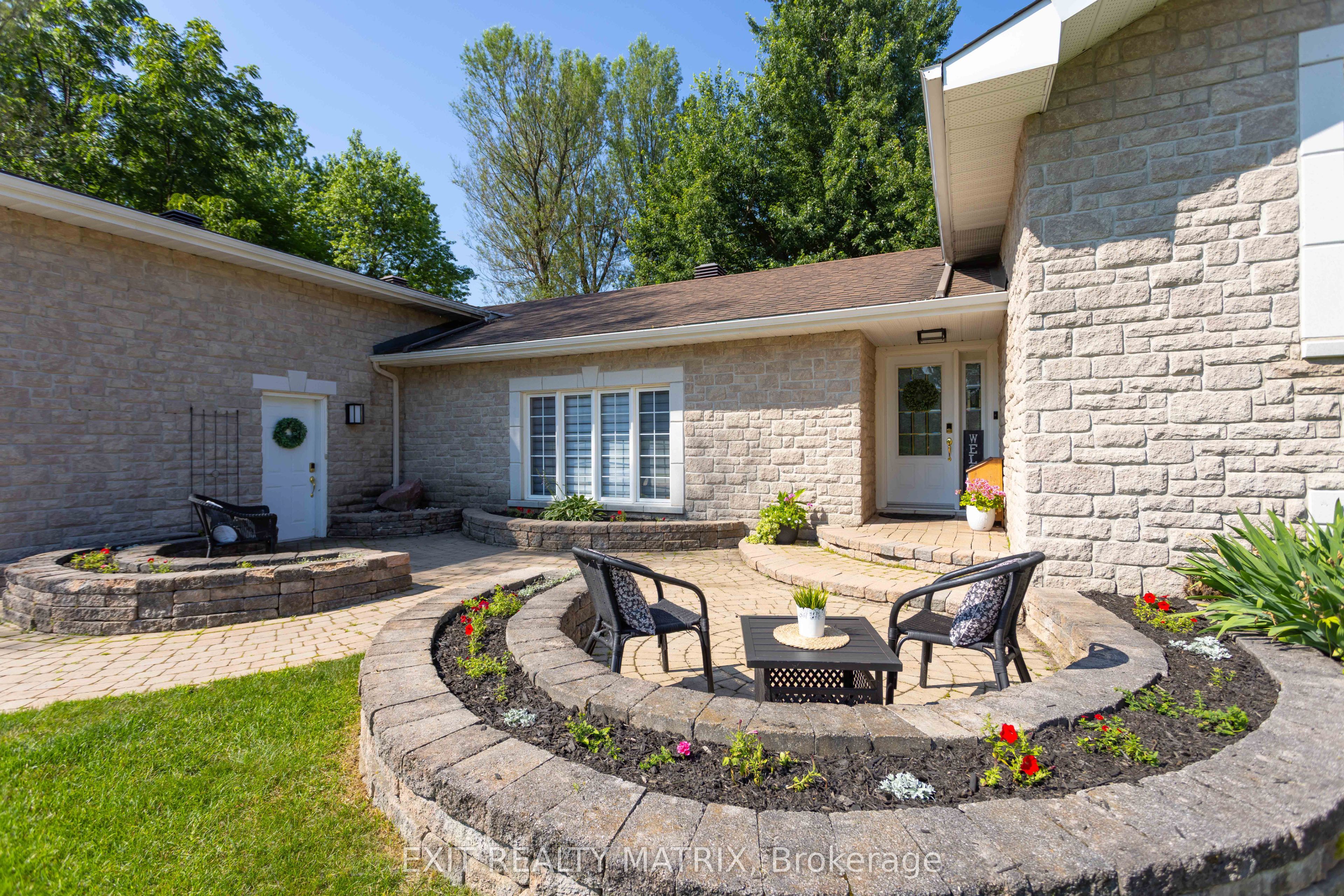 8399 Rowan Drive, Greely - Metcalfe - Osgoode - Vernon and Area, ON K0A 2P0 photo 2
