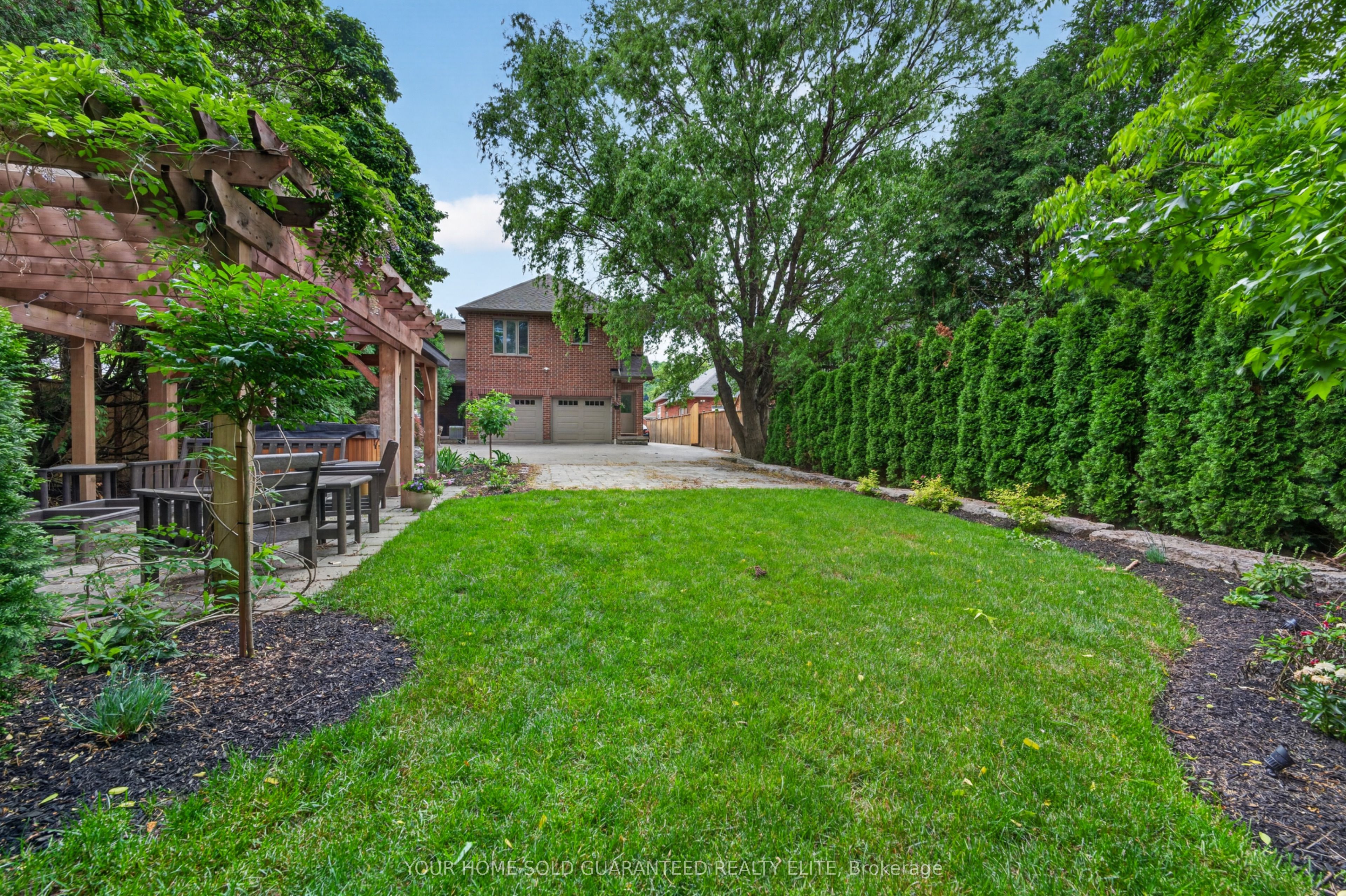 116 Livingston Avenue, Grimsby, ON L3M 0B3 photo 3