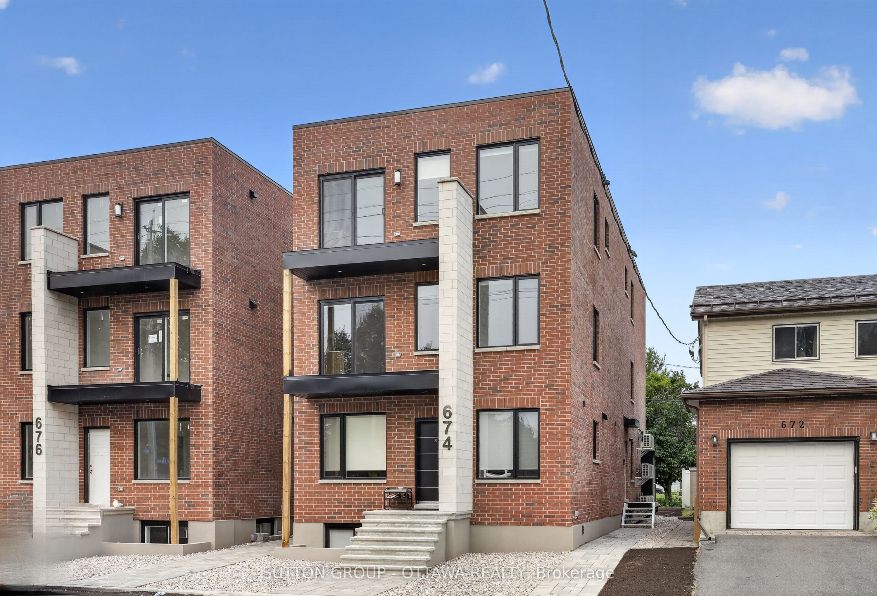 676 De Leglise Street, Vanier and Kingsview Park, ON K1K 3K2 photo 2