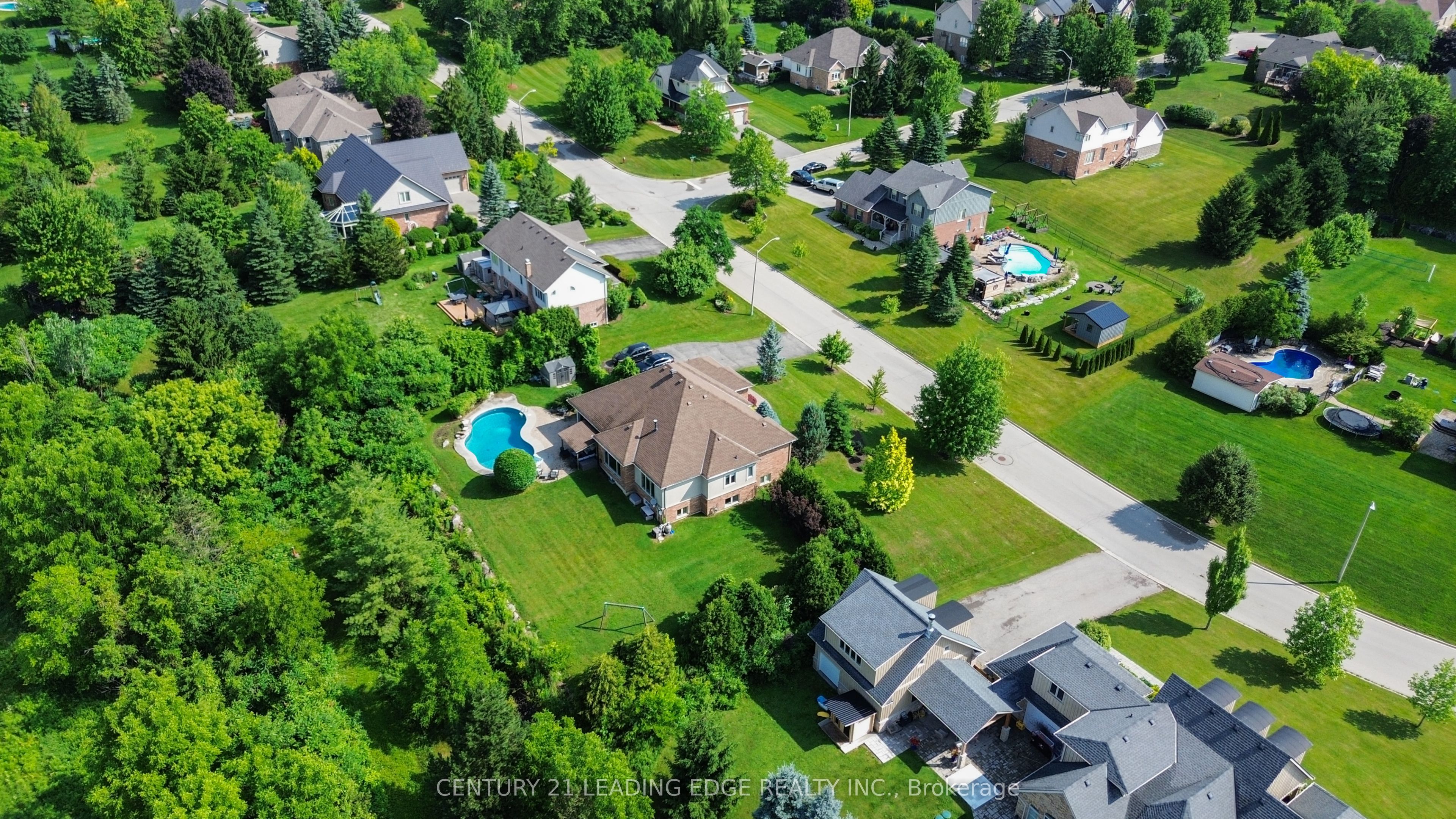 27 Karendale Crescent, Hamilton, ON L8B 0Z6 photo 2