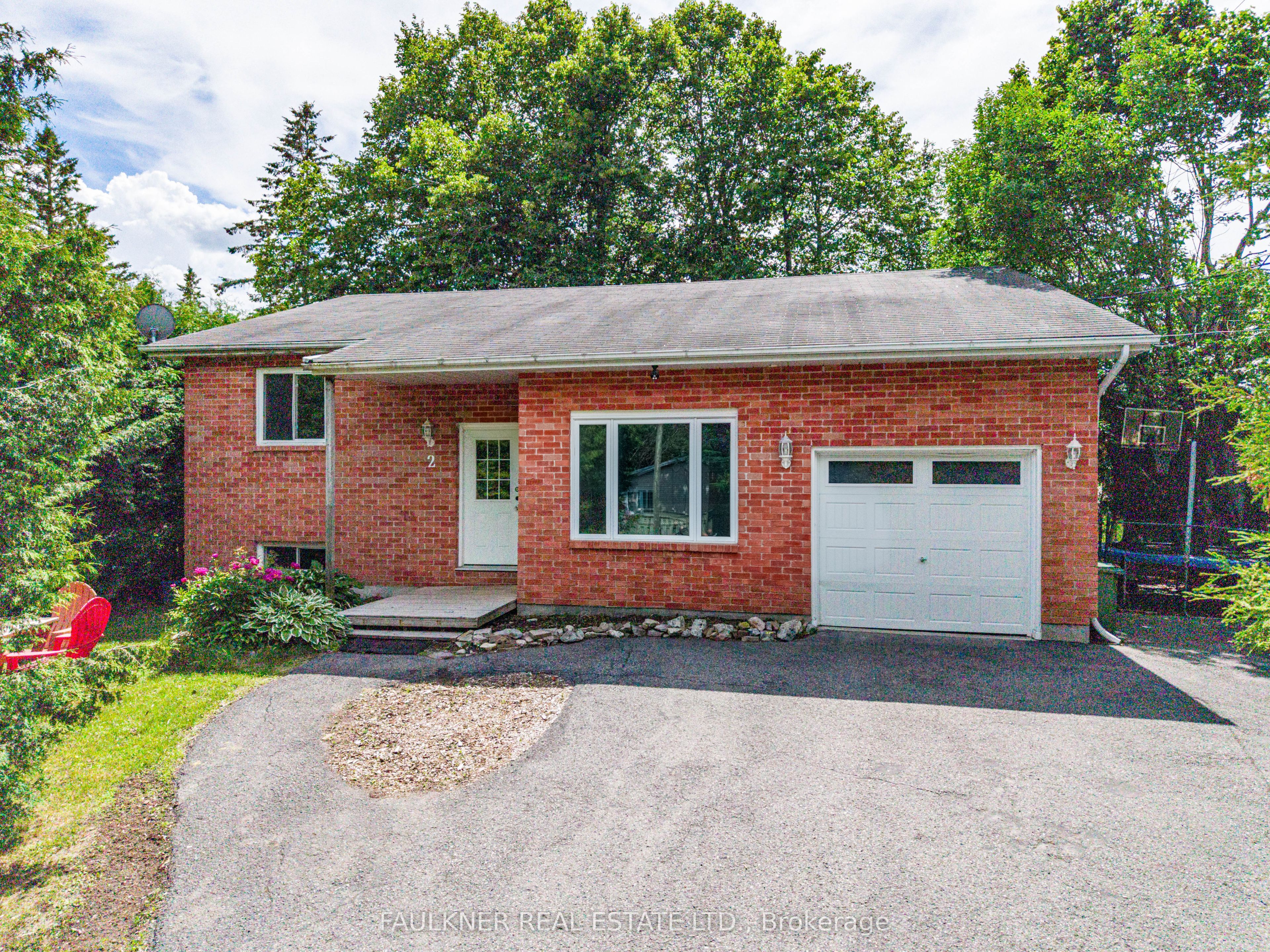 2 Caribou Avenue, Stittsville - Munster - Richmond, ON K2S 1M5