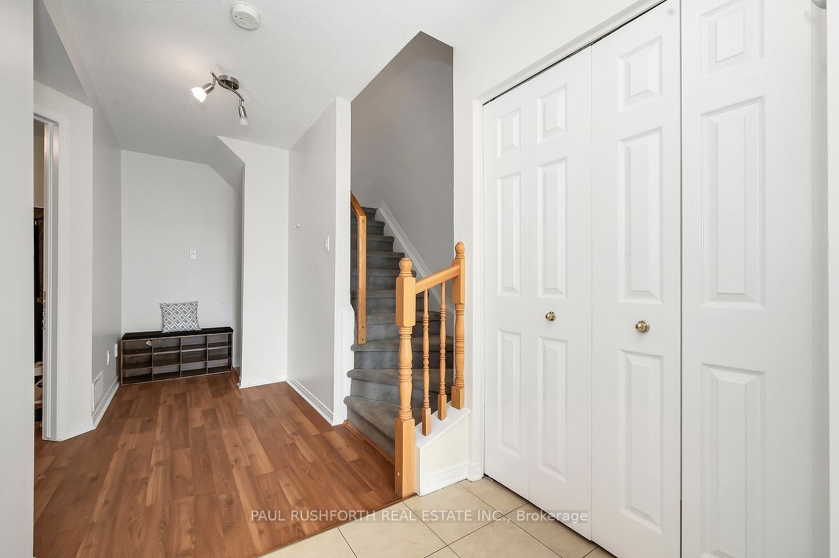 153 Corinth Private, Cityview - Parkwoods Hills - Rideau Shore, ON K2E 0A8 photo 3