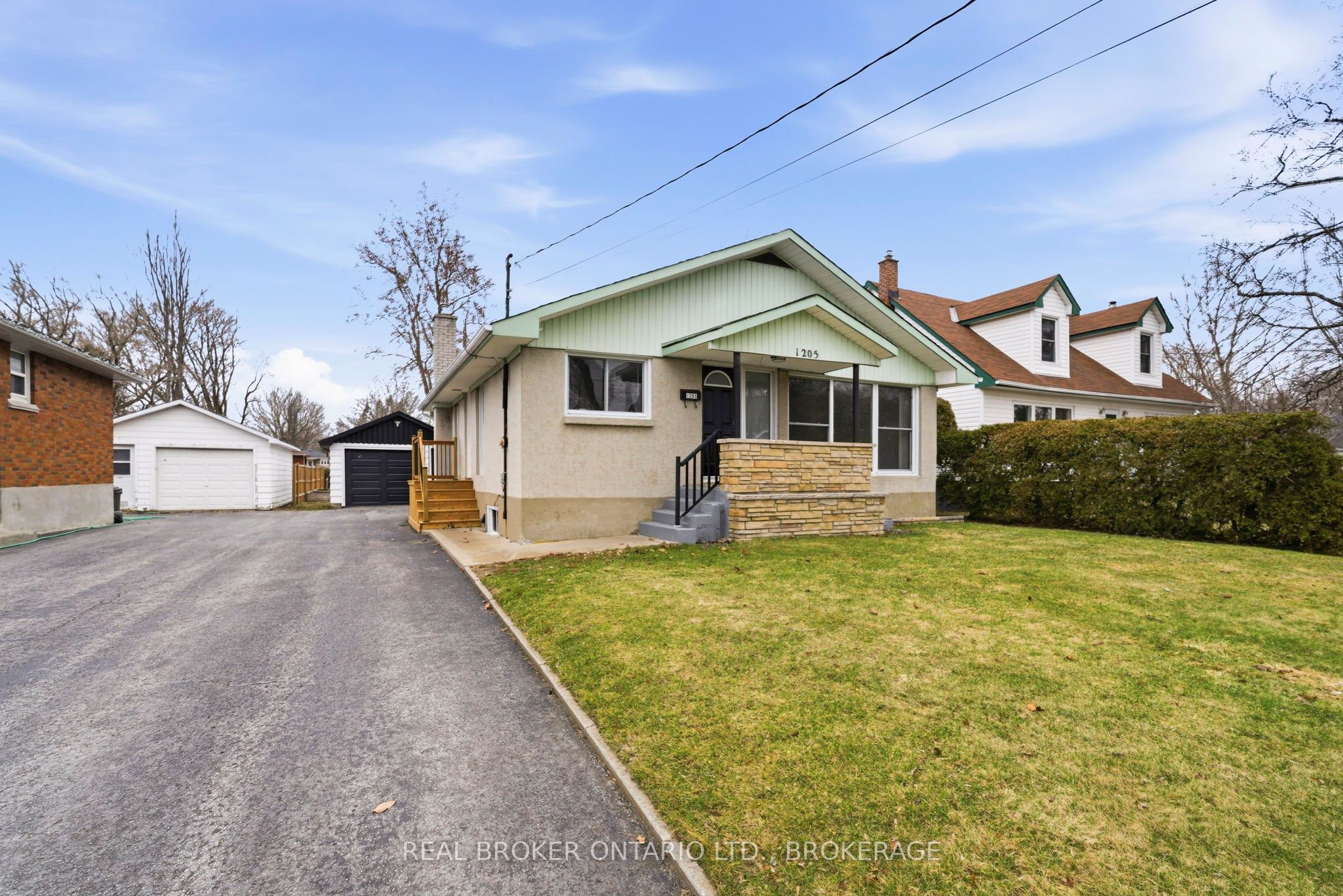 1205 Osborne Avenue, Cornwall, ON K6J 1L2 photo 2