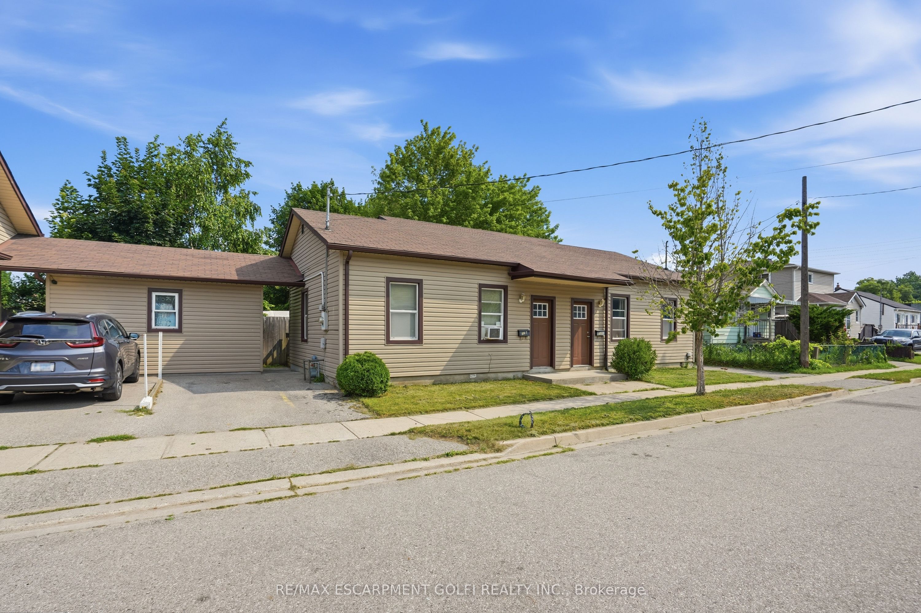 102 (A-C) Sarah Street, Brantford, ON N3S 3A5 photo 3