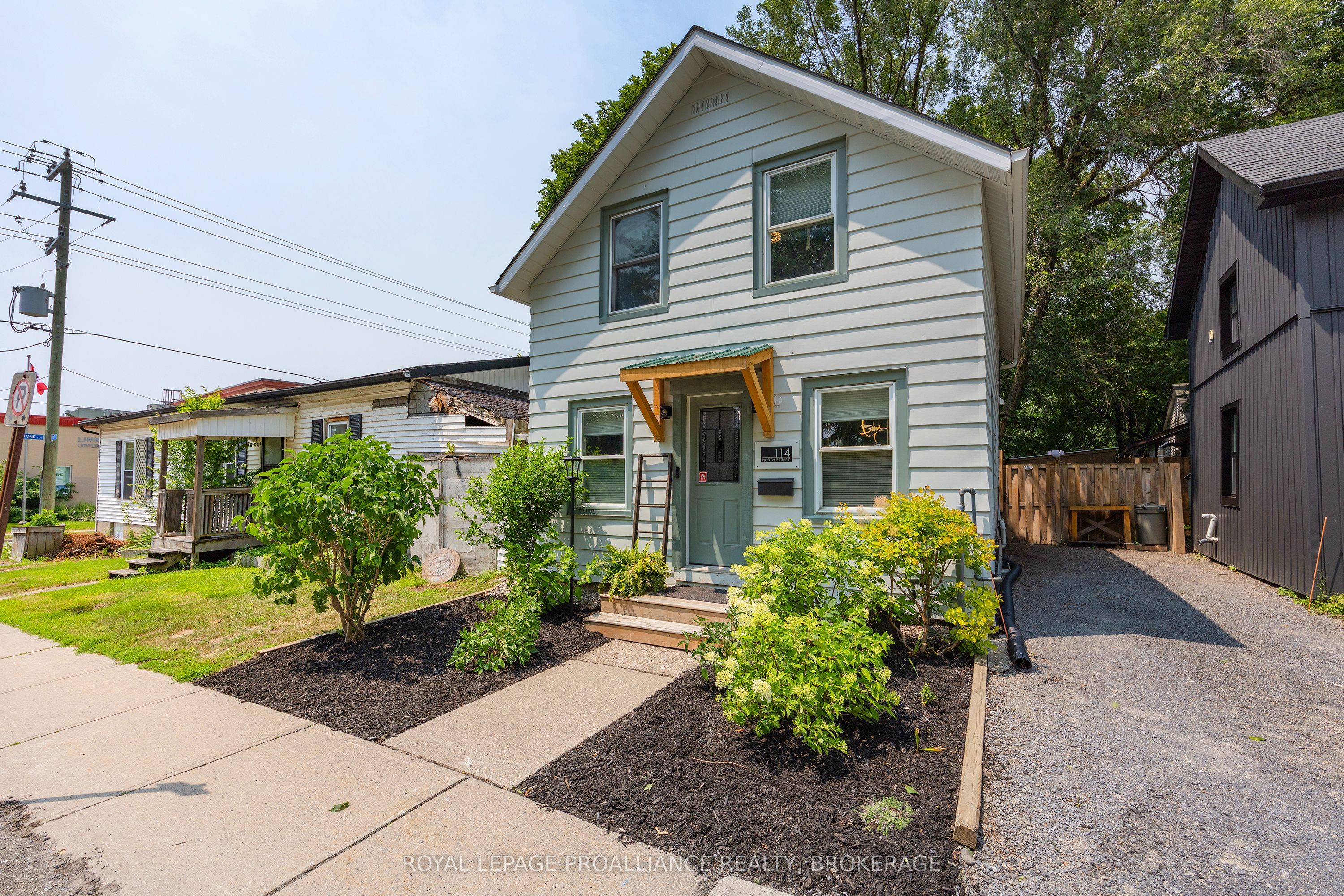 114 North Street N, Gananoque, ON K7G 1L6 photo 3