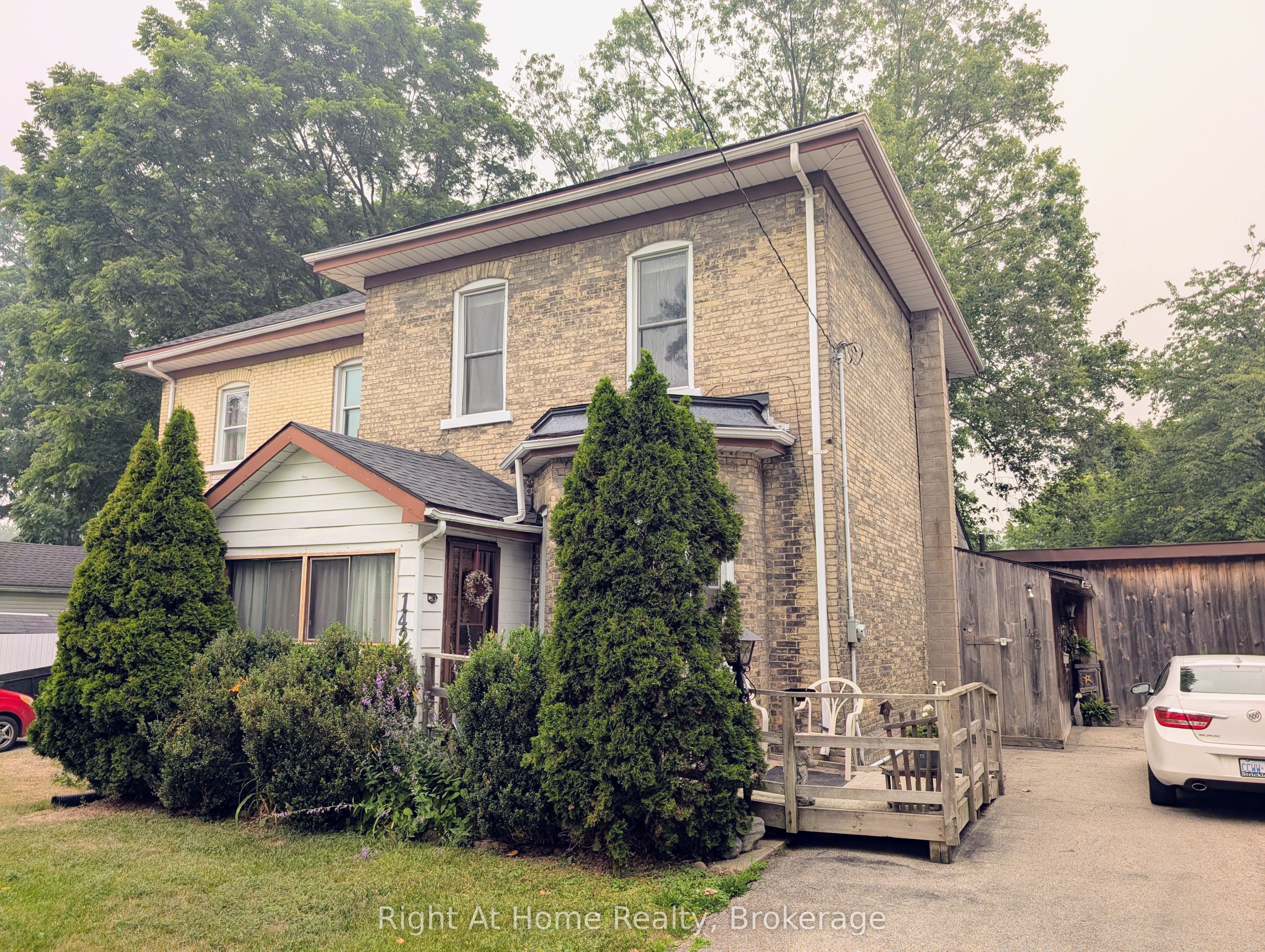 142 Douro St Street, Stratford, ON N5A 3R5 photo 2