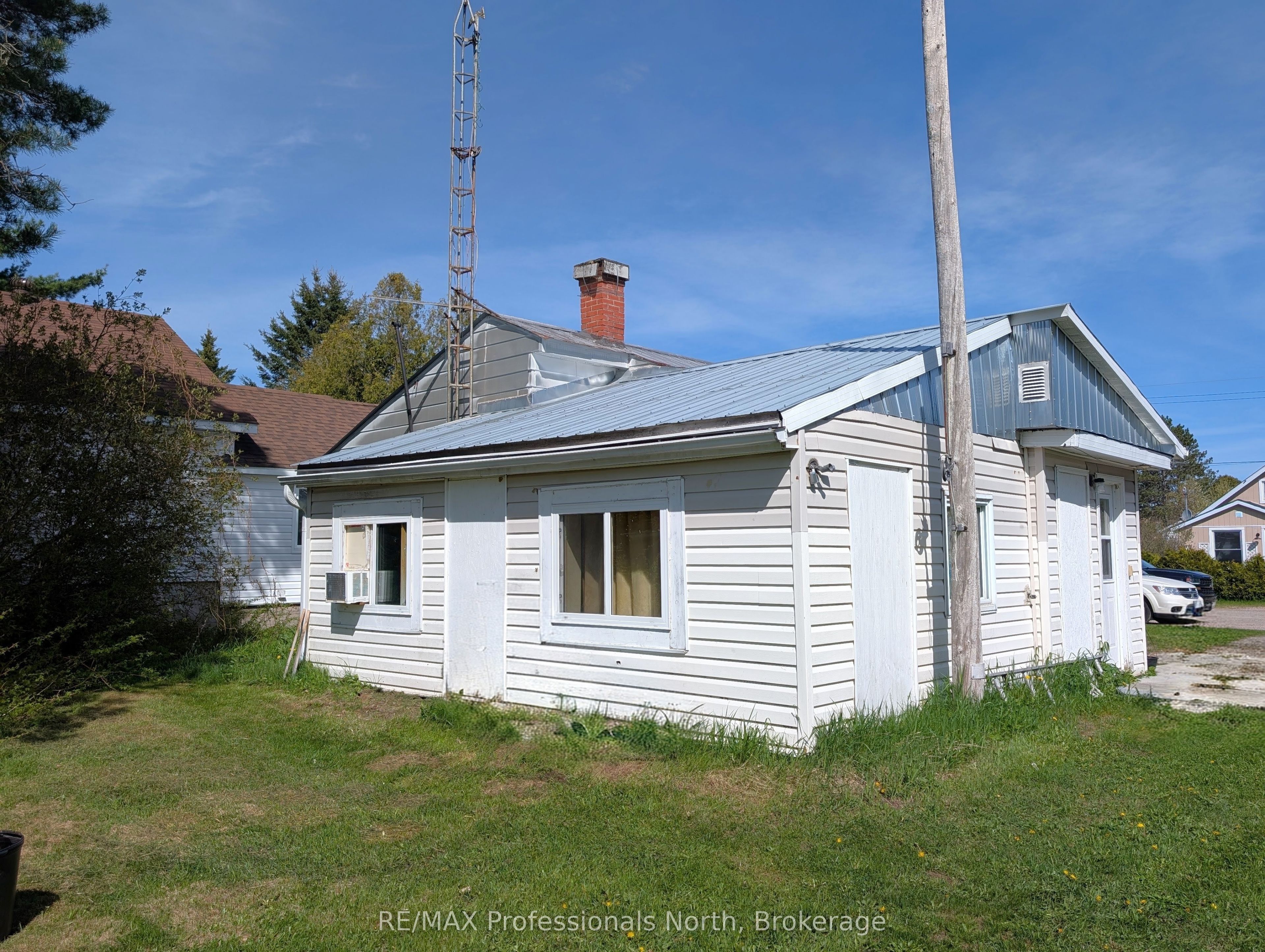 61 RIVERSIDE Avenue, South River, ON P0A 1X0 photo 2