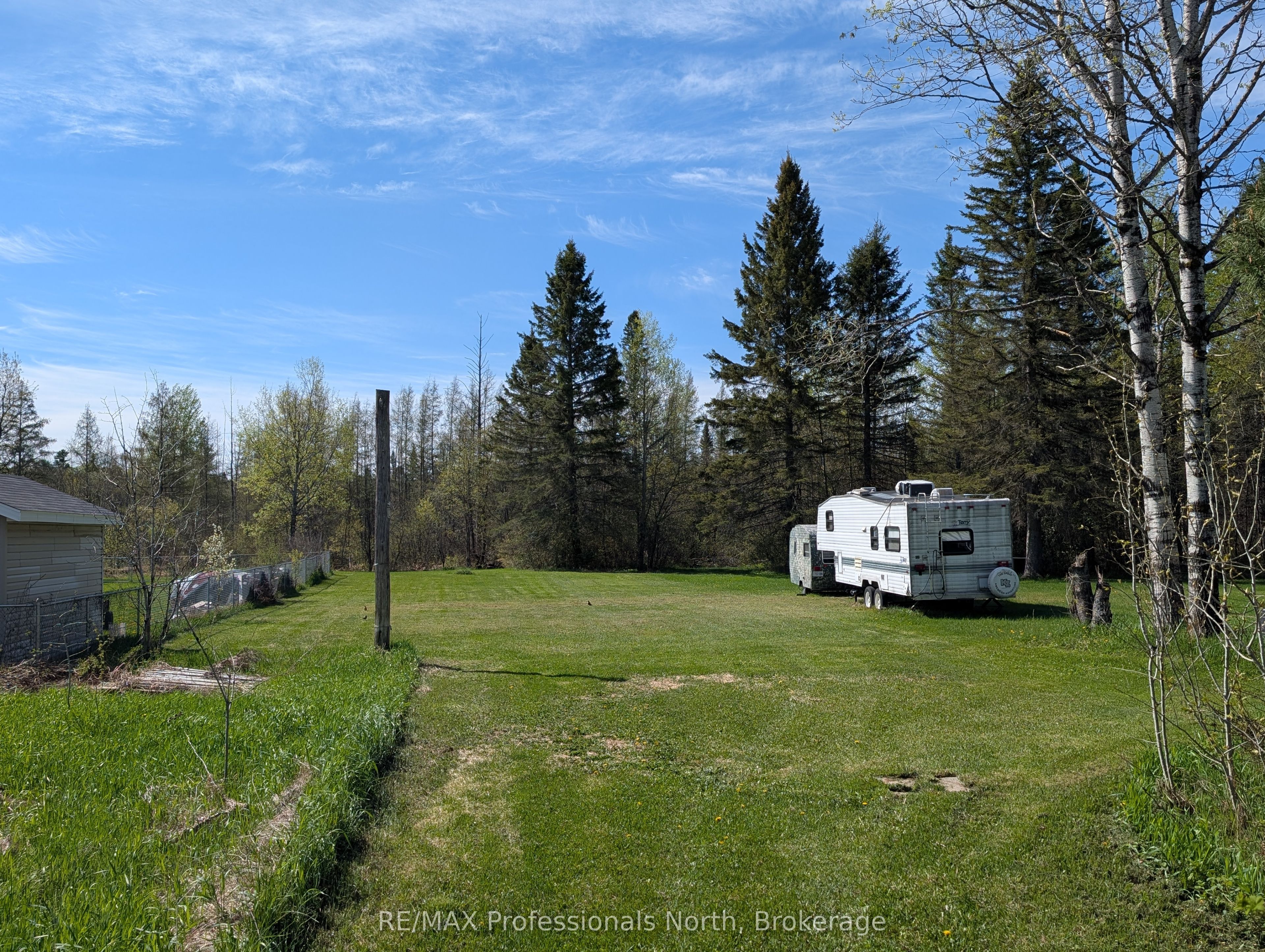 61 RIVERSIDE Avenue, South River, ON P0A 1X0 photo 4