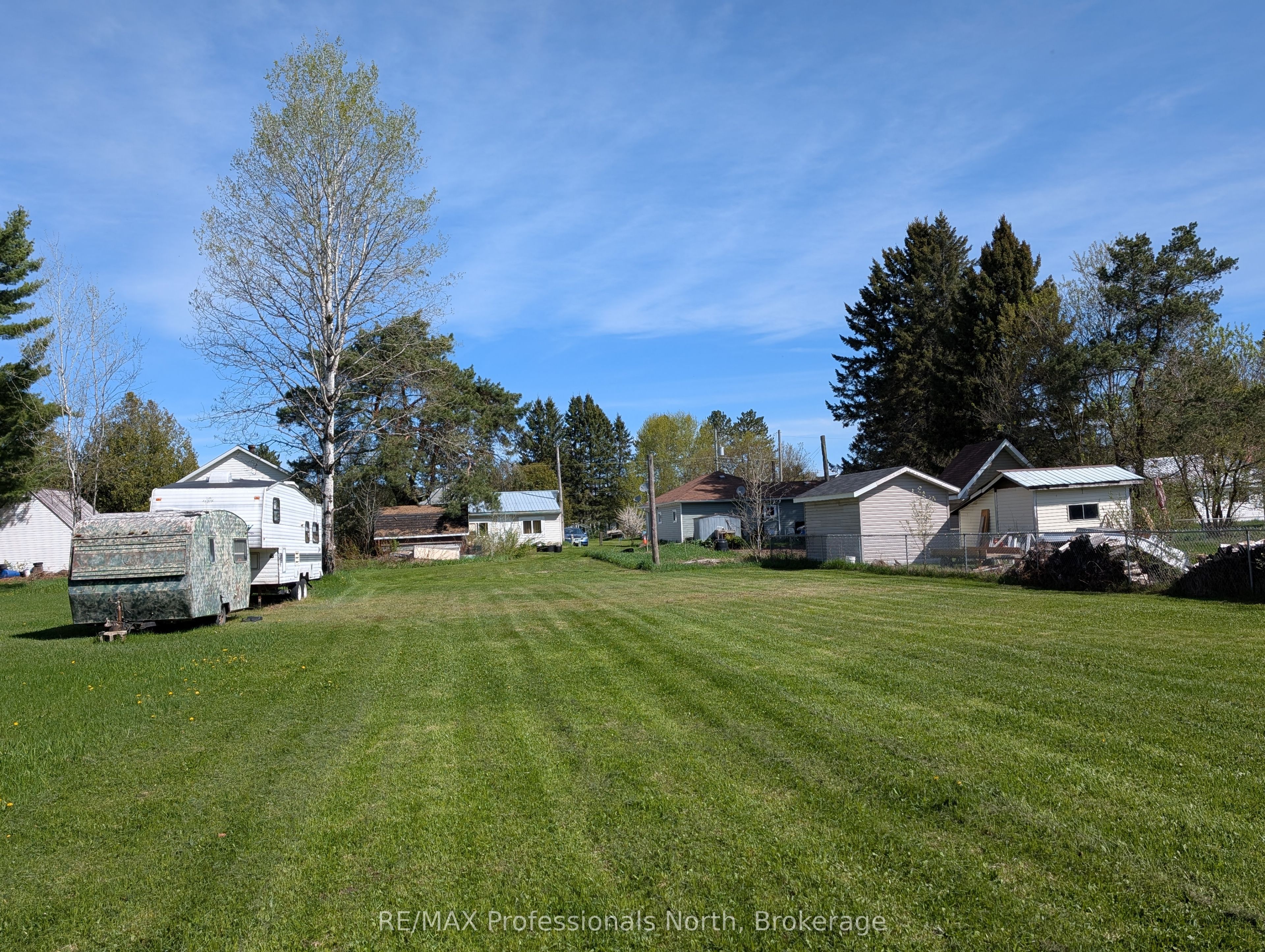 61 RIVERSIDE Avenue, South River, ON P0A 1X0 photo 5