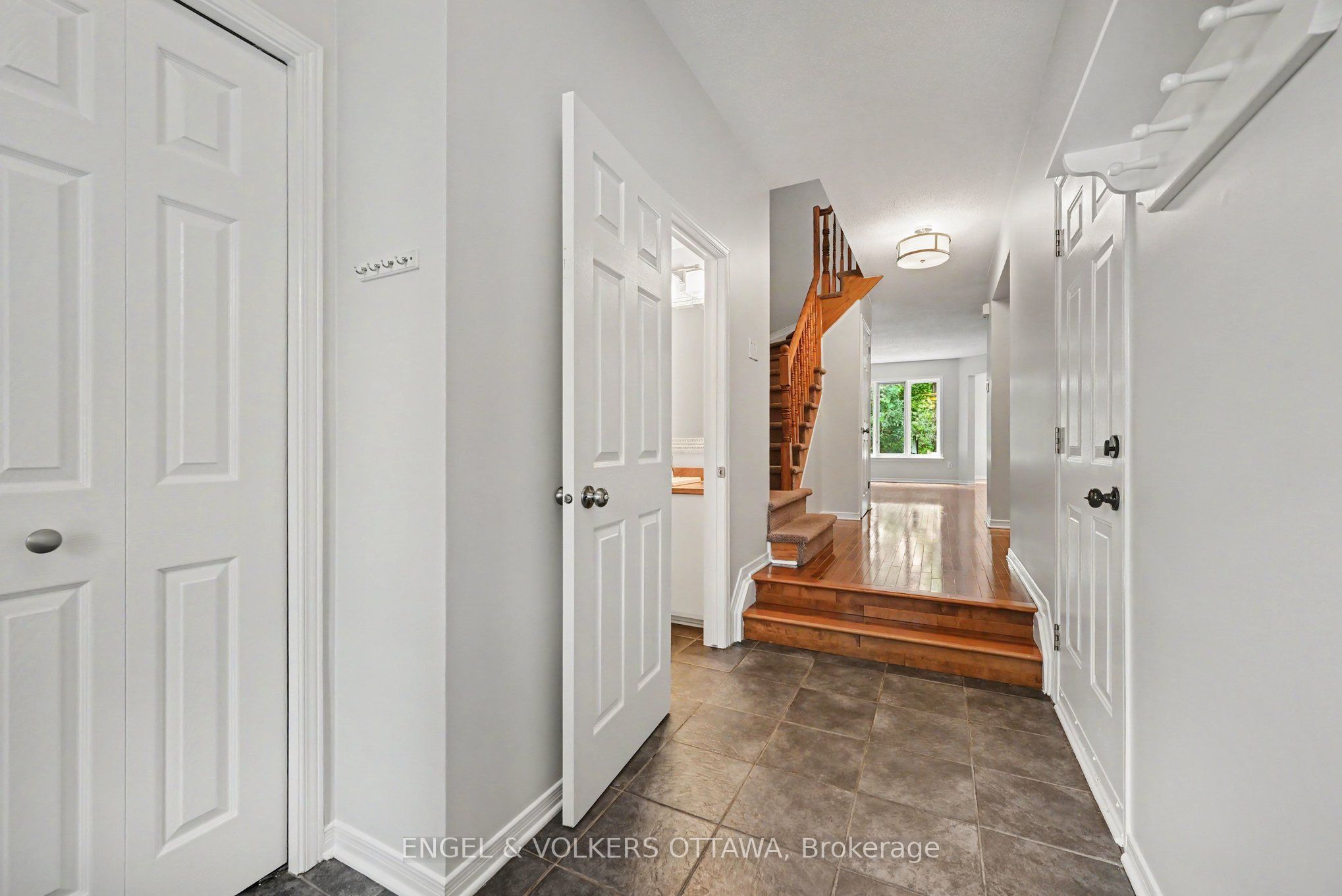 101 Margrave Avenue, Hunt Club - South Keys and Area, ON K1T 3Y1 photo 4